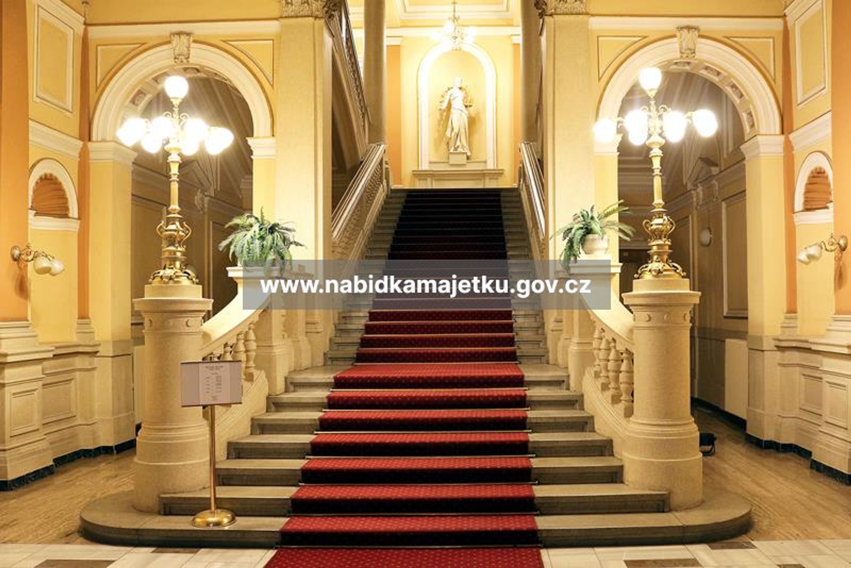 Národní dům na Vinohradech (5) - Prodej majetku (1/31)