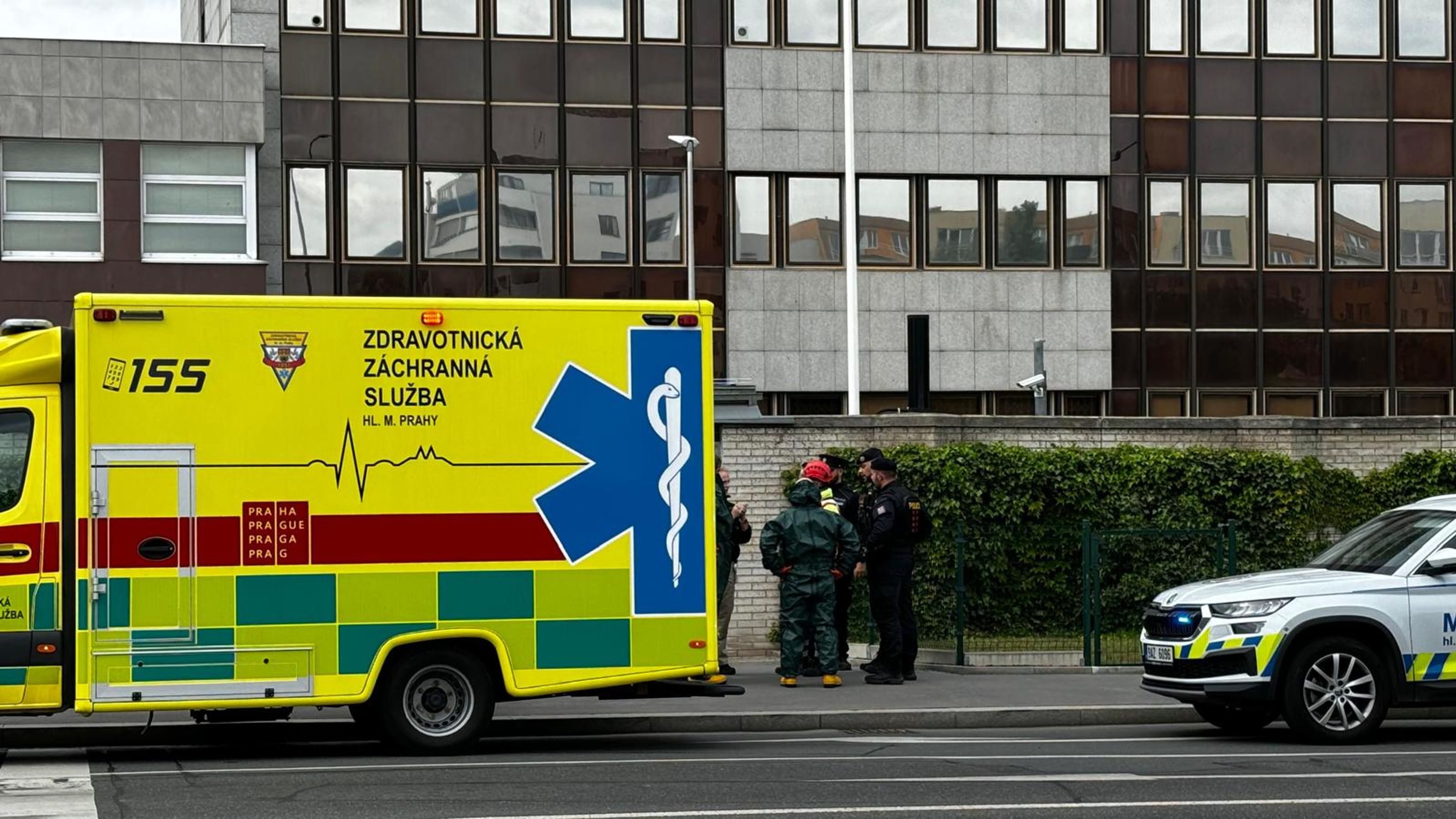 Zásah hasičů, záchranářů a policie v budově BIS v Praze (2) - Zásah hasičů, záchranářů a policie v budově BIS v Praze (4/6)