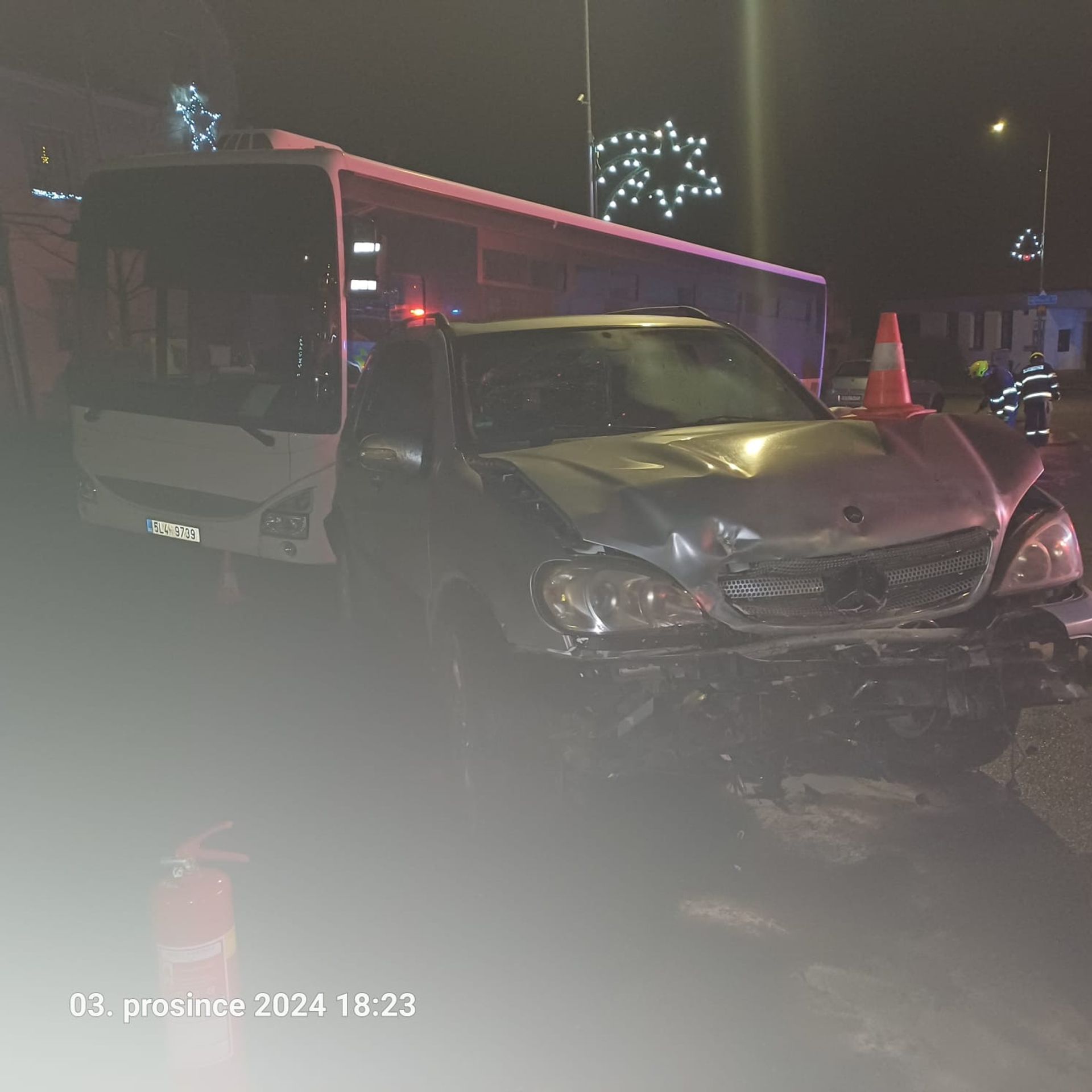 Řidič usedl za volant pod vlivem alkoholu, ve voze měl i děti (1) - Řidič způsobil hromadnou nehodu (2/3)
