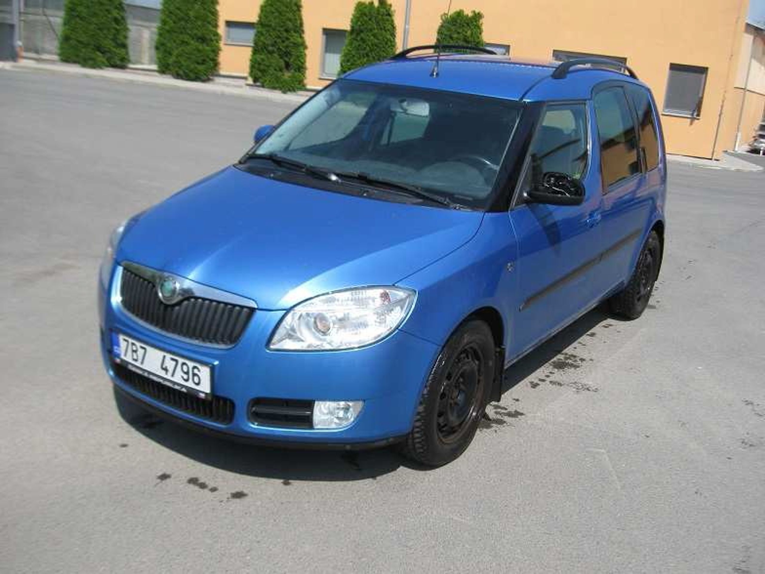 Dražba aut 19.6. 2015 - Škoda Roomster, 40 000 Kč - GALERIE: Dražba aut 19.6. 2015 (21/23)