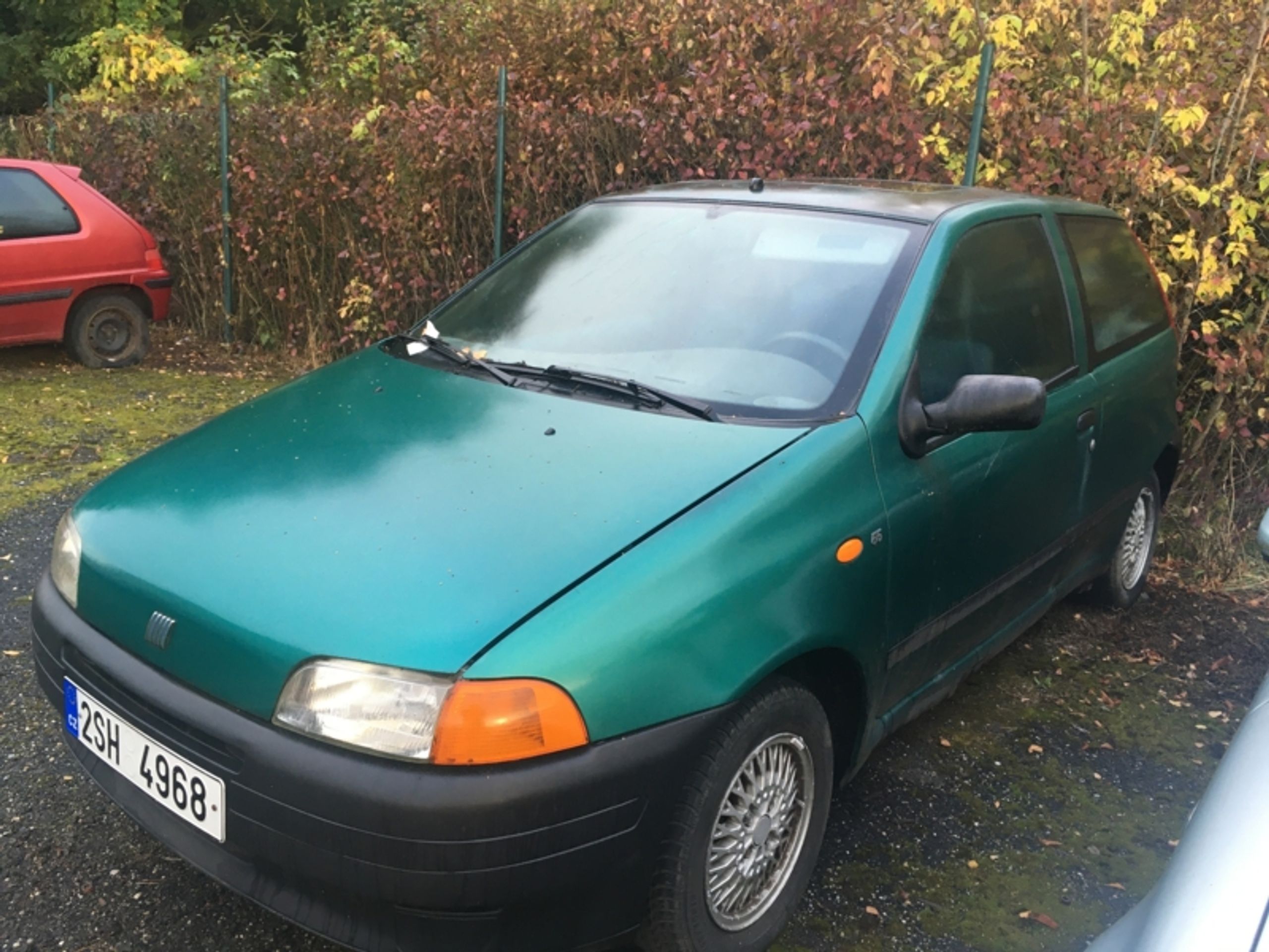 OA Fiat Punto - odhadní cena 900 Kč, nejnižší podání 300 Kč - Aukce aut, která blokovala ulice Ústí nad Labem (3/16)