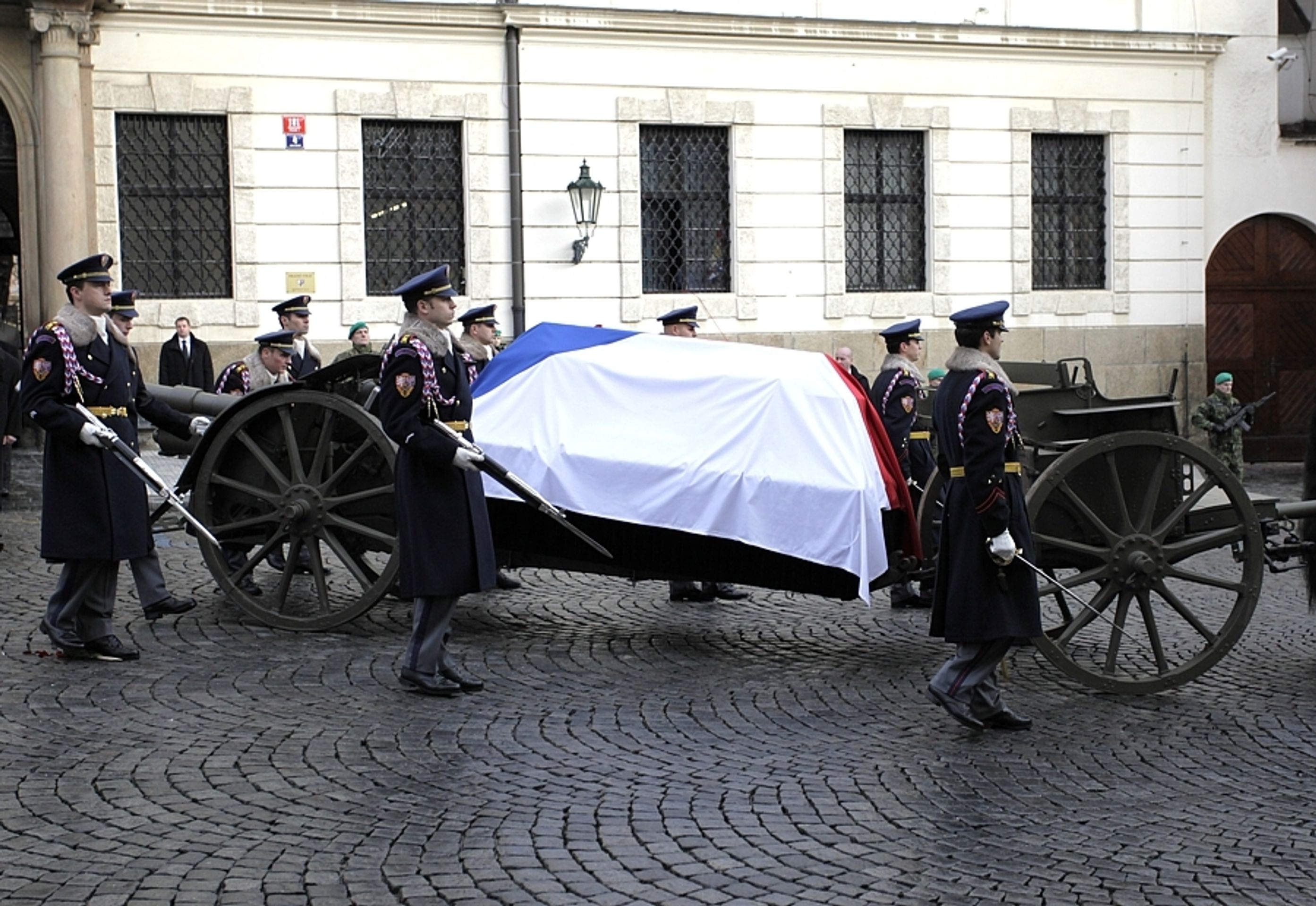Průvod s rakví Václava Havla - 29 - GALERIE: Smuteční průvod za Václava Havla (1/28)
