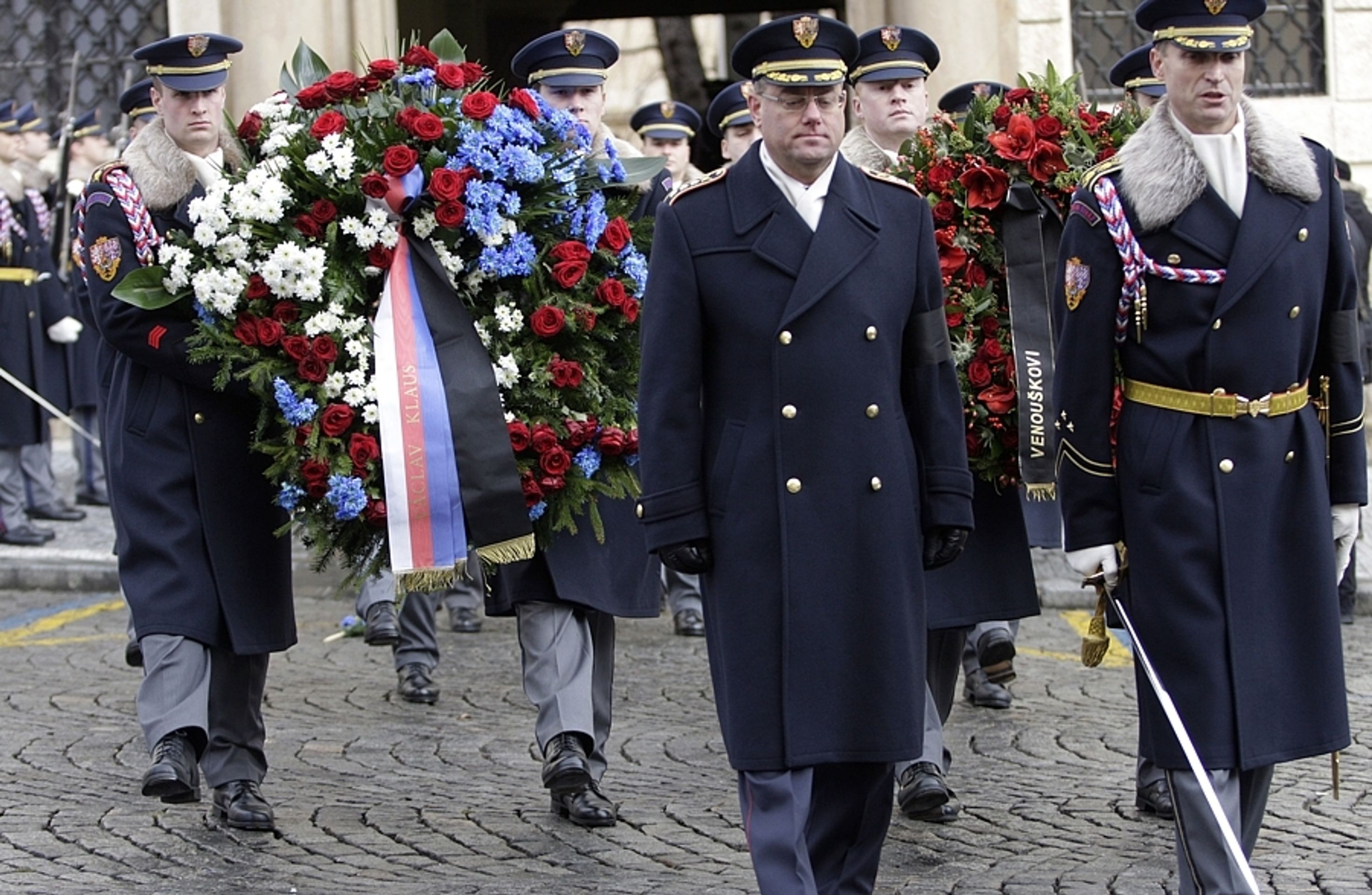 Průvod s rakví Václava Havla - 13 - GALERIE: Smuteční průvod za Václava Havla (17/28)