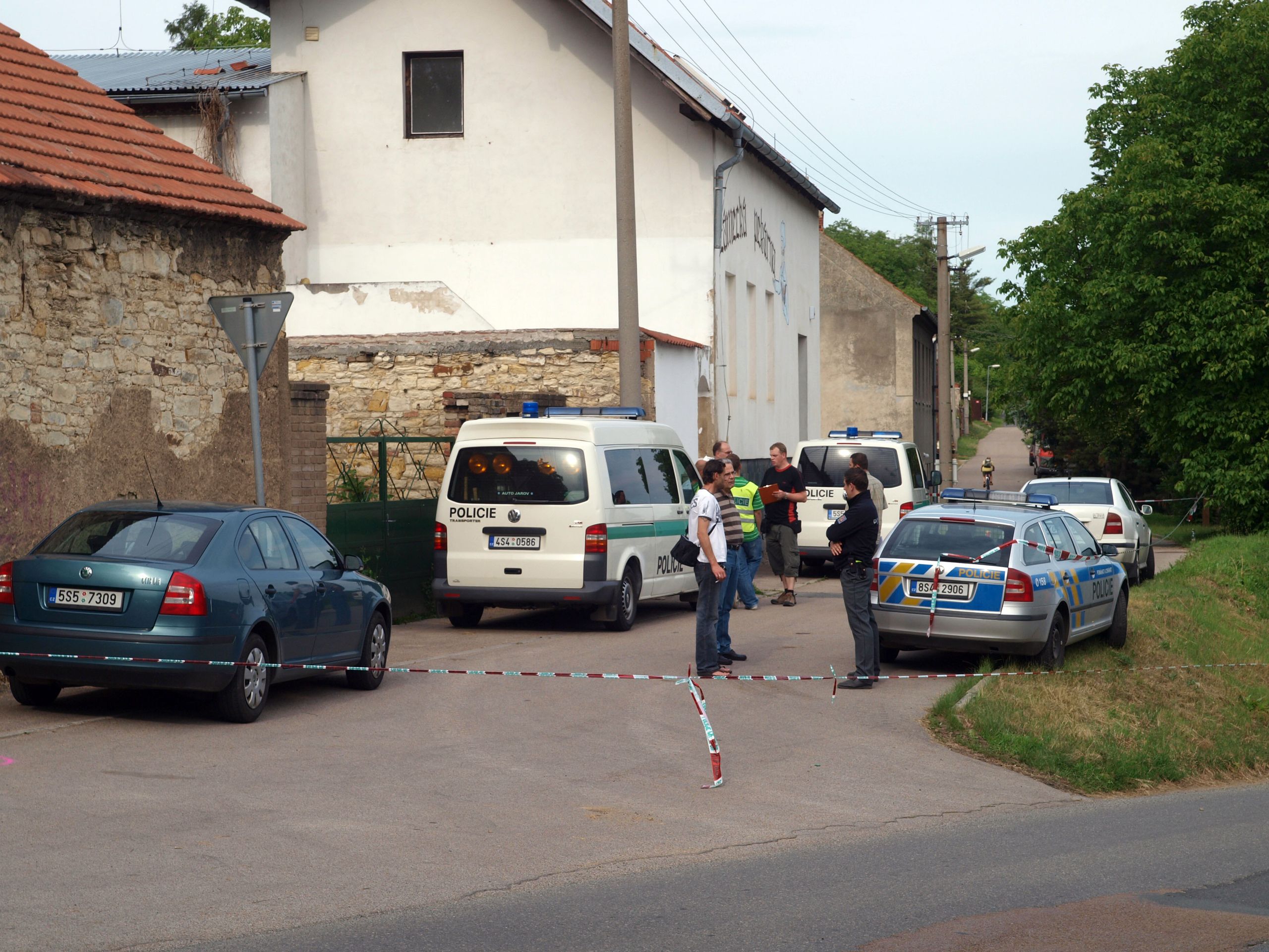 V Tuchoměřicích našli dvě mrtvoly - V Tuchoměřicích našli dvě mrtvoly (2/12)