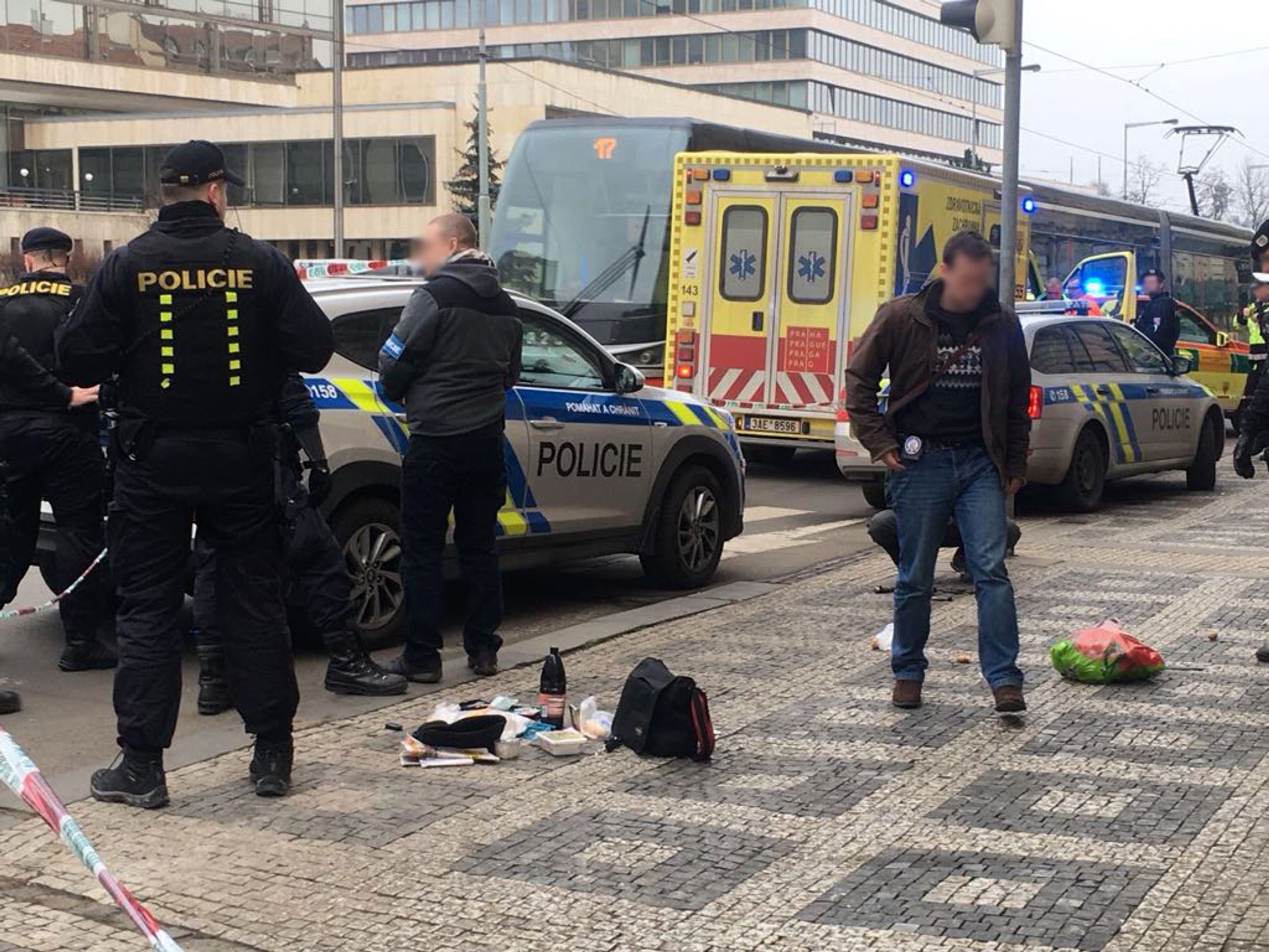 Policie zasahuje v ulici Dukelských hrdinů v Praze - 4 - GALERIE: Policie zasahuje v ulici Dukelských hrdinů v Praze (1/6)