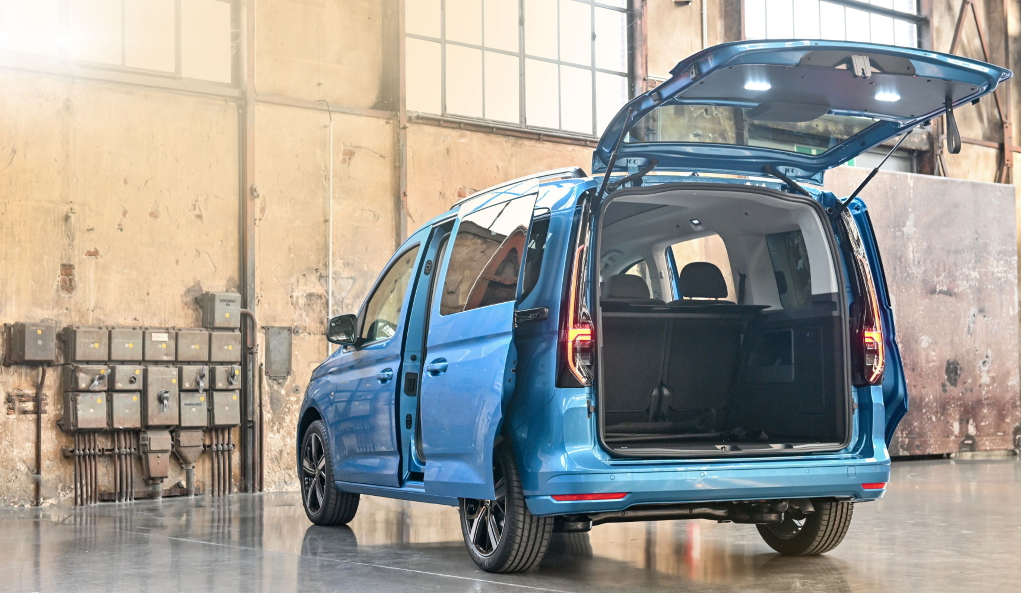 Volkswagen Caddy 5. generace - 15 - Fotogalerie: Nový Caddy jako dříč, obytňák i auto pro rodinu (8/43)