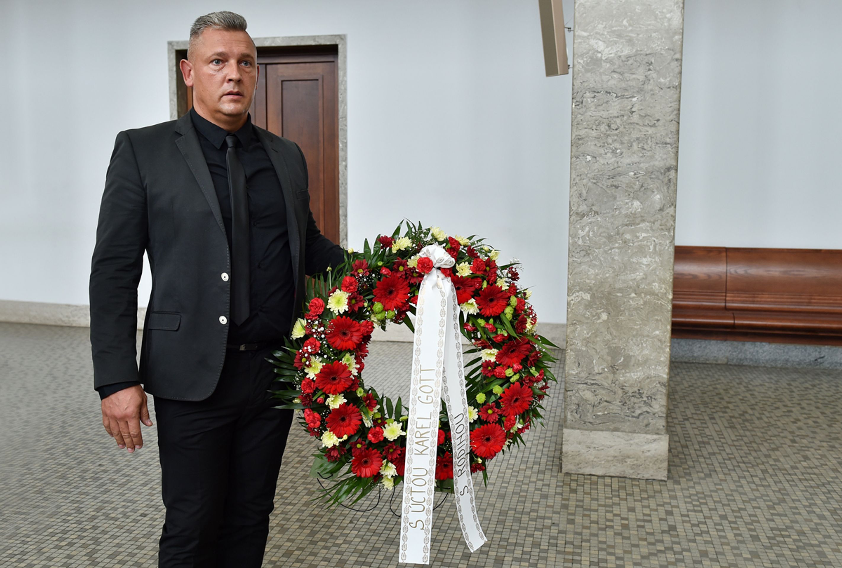 Rozloučení s Ivo Pavlíkem - 14 - GALERIE: Poslední rozloučení s Ivo Pavlíkem (14/23)