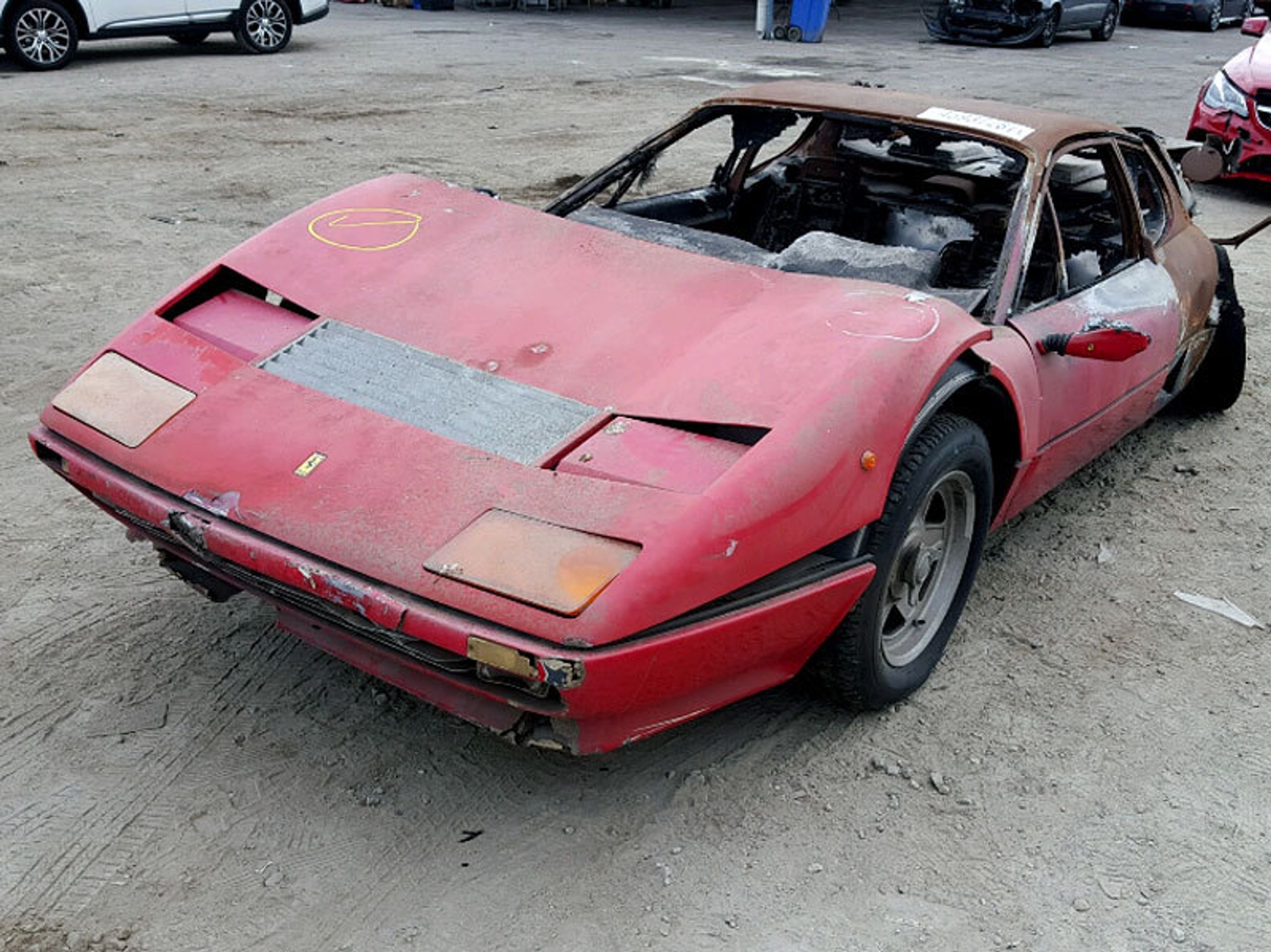 Ferrari - 14 - FOTOGALERIE: Torzo ohořelého Ferrari 512 bylo vydraženo (7/10)