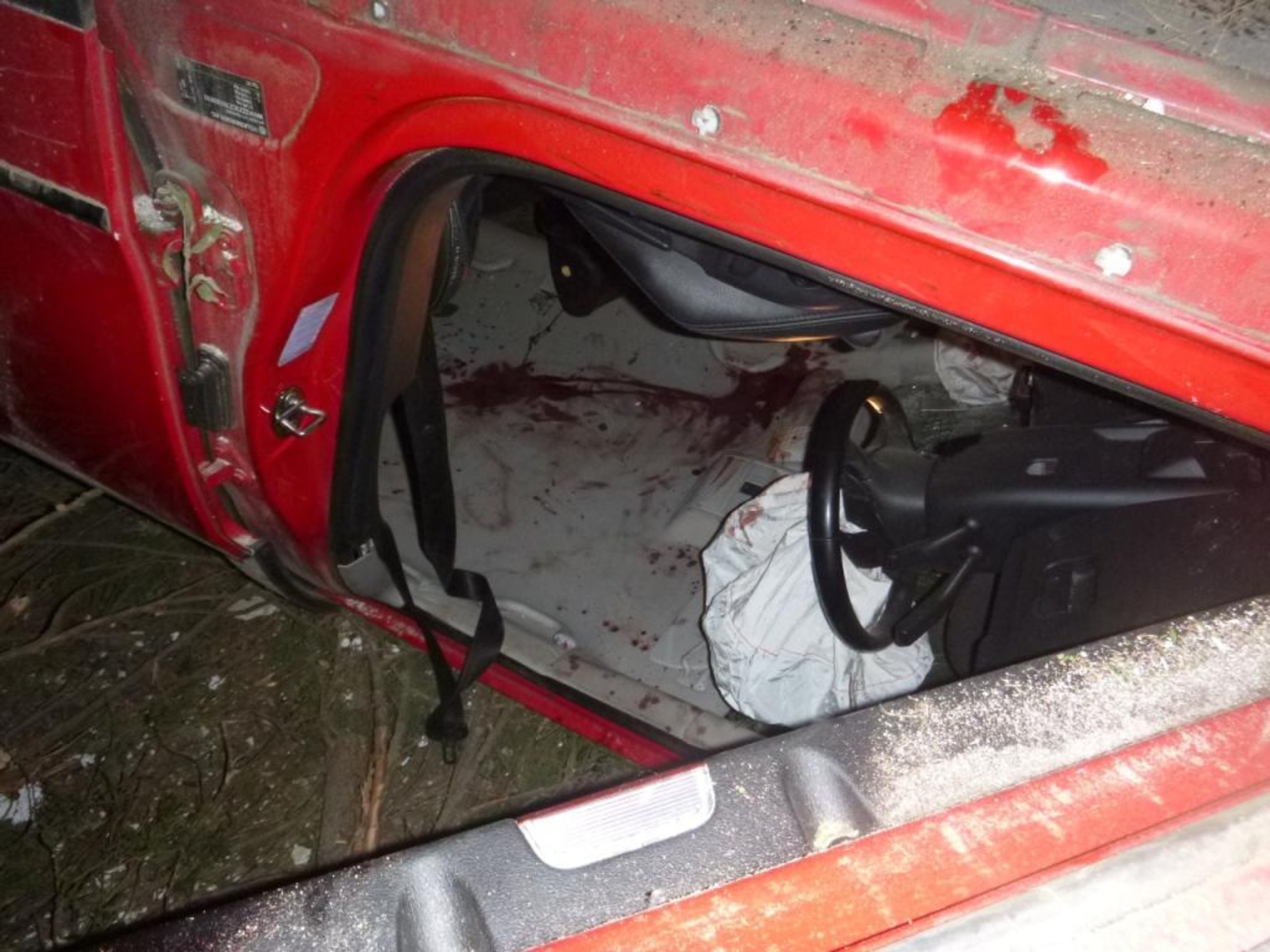 Auto se probouralo až do domu - 5 - GALERIE: Auto se probouralo až do ložnice (5/9)