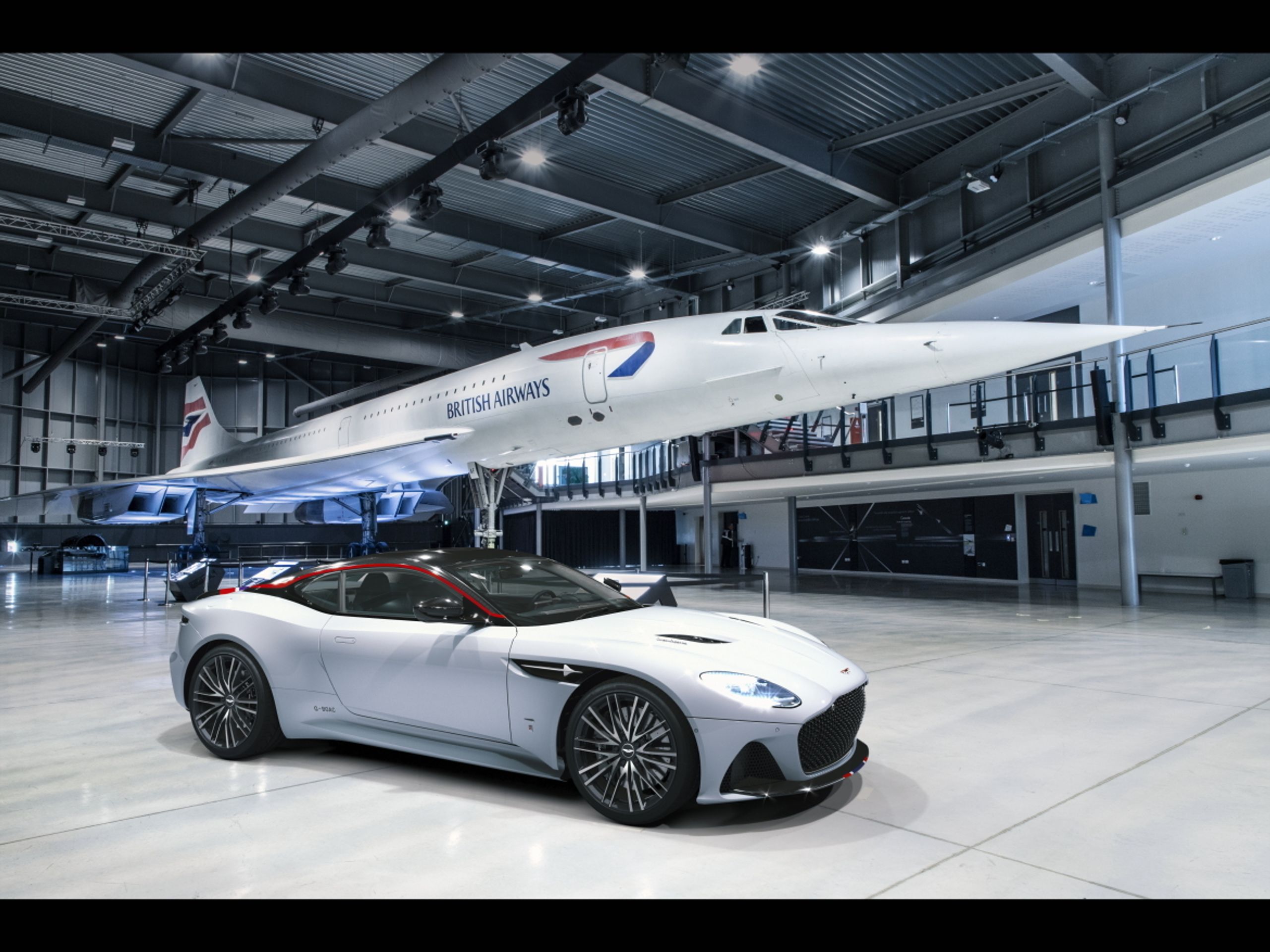Aston Martin DBS Superleggera Concorde Edition - 19 - Fotogalerie: Nádherný Aston Martin odkazuje na nadzvukový Concorde (24/24)
