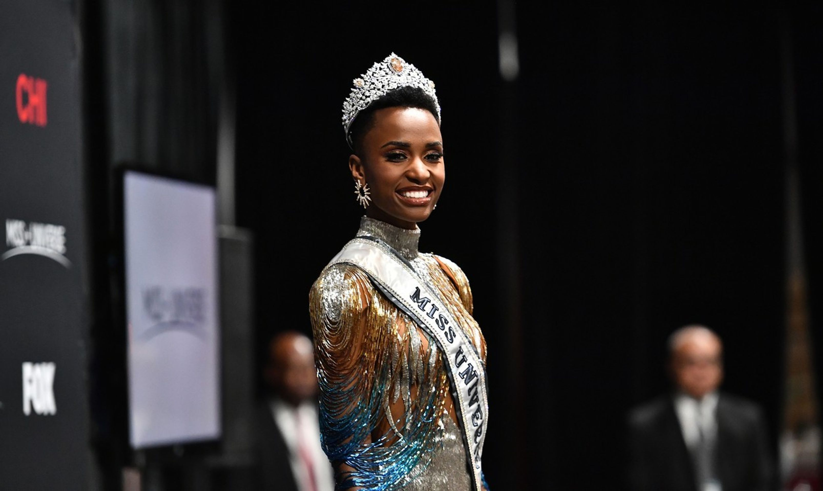 Zozibini Tunzi - Miss Universe 2019 - GALERIE: Toni-Ann Singh a další Miss (5/8)