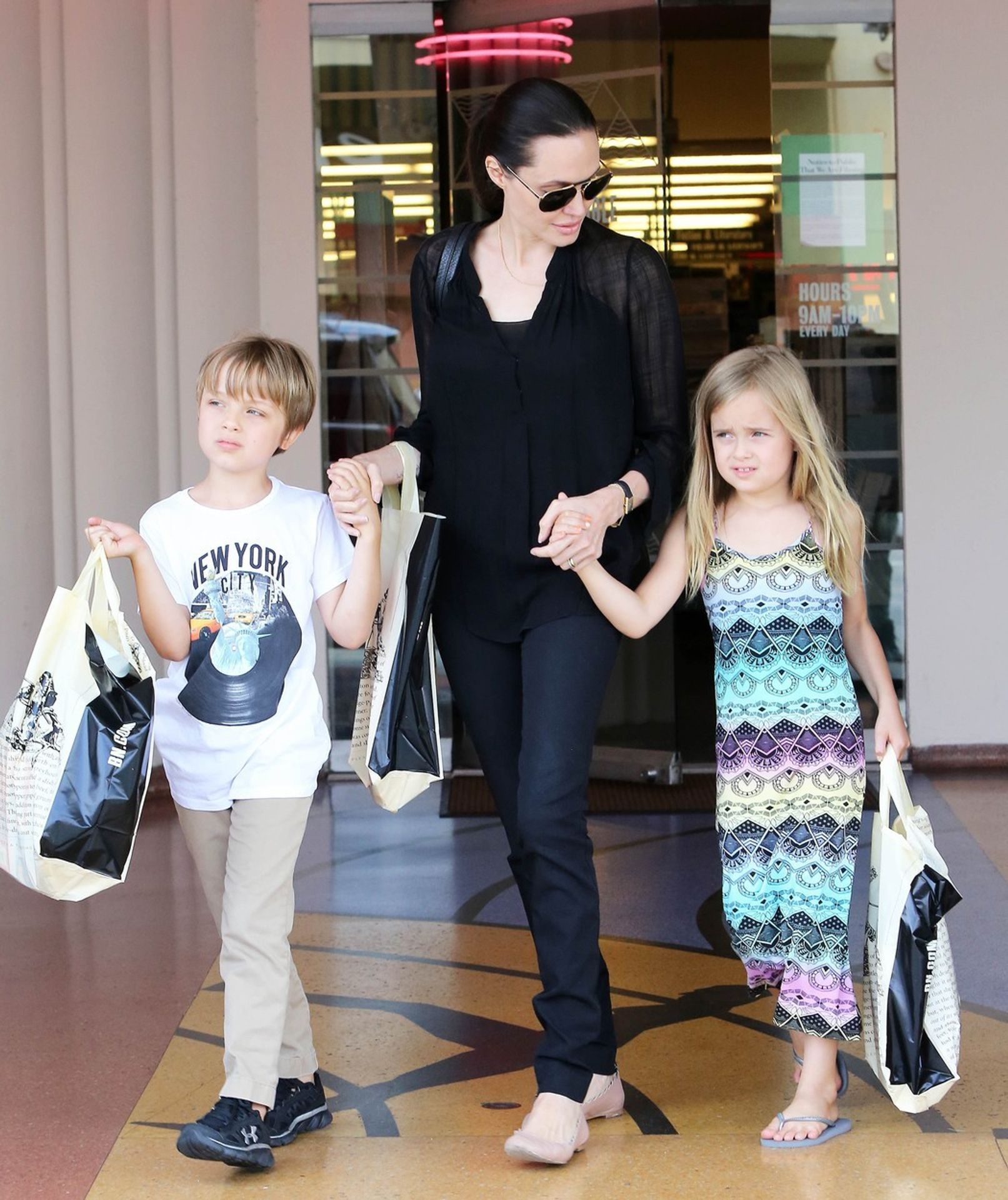 Angelina Jolie s dětmi - 2 - GALERIE: Angelina Jolie s dětmi (2/7)