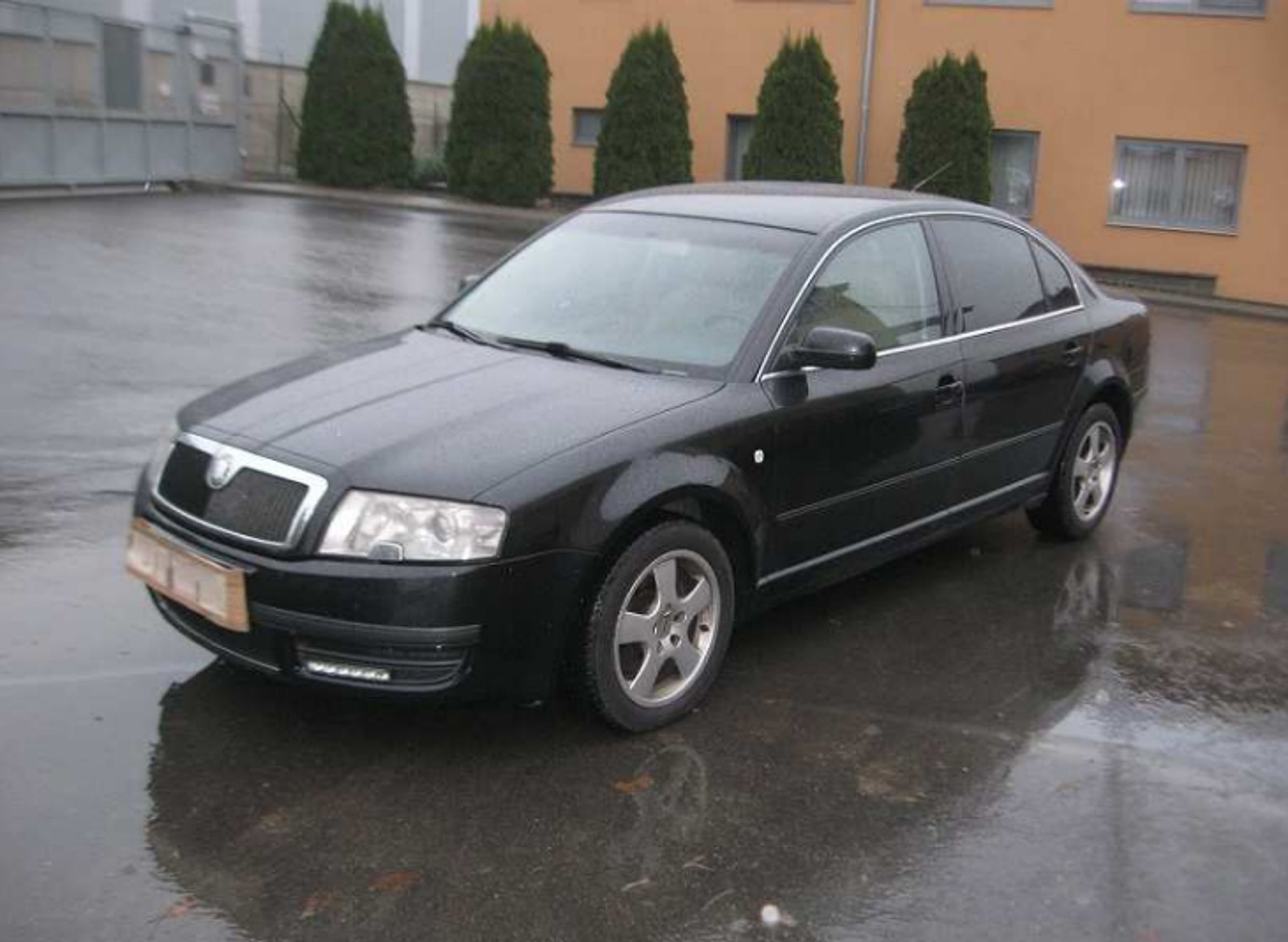 Dražba - Škoda Superb (nafta), Vyvolávací cena: 30.000,- - GALERIE: Dražba motorových vozidel (48/51)