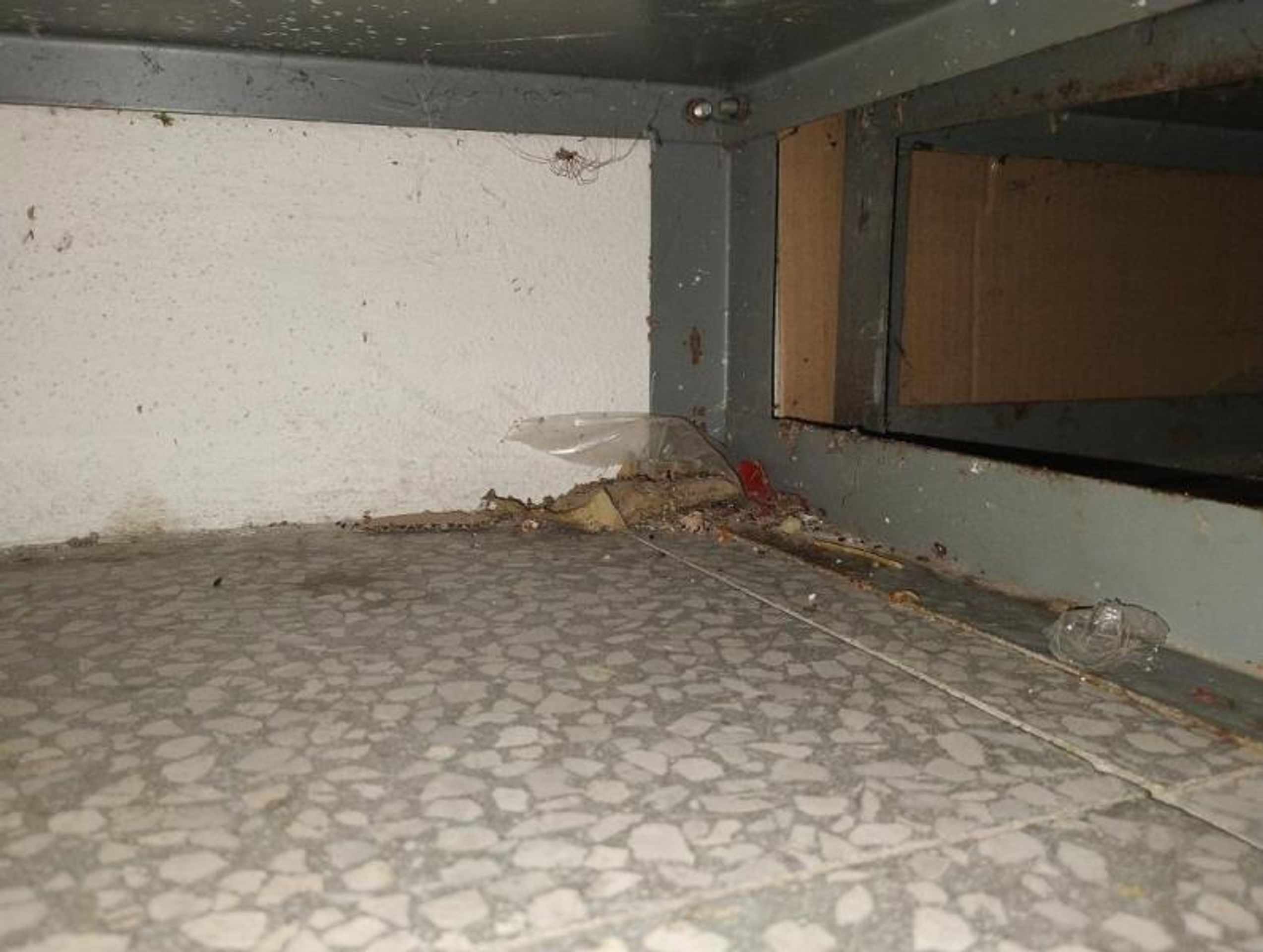 Uzavřená provozovna Hruška, s.r.o (3) - Uzavřená část provozovny Hruška, spol. s r.o. (4/9)