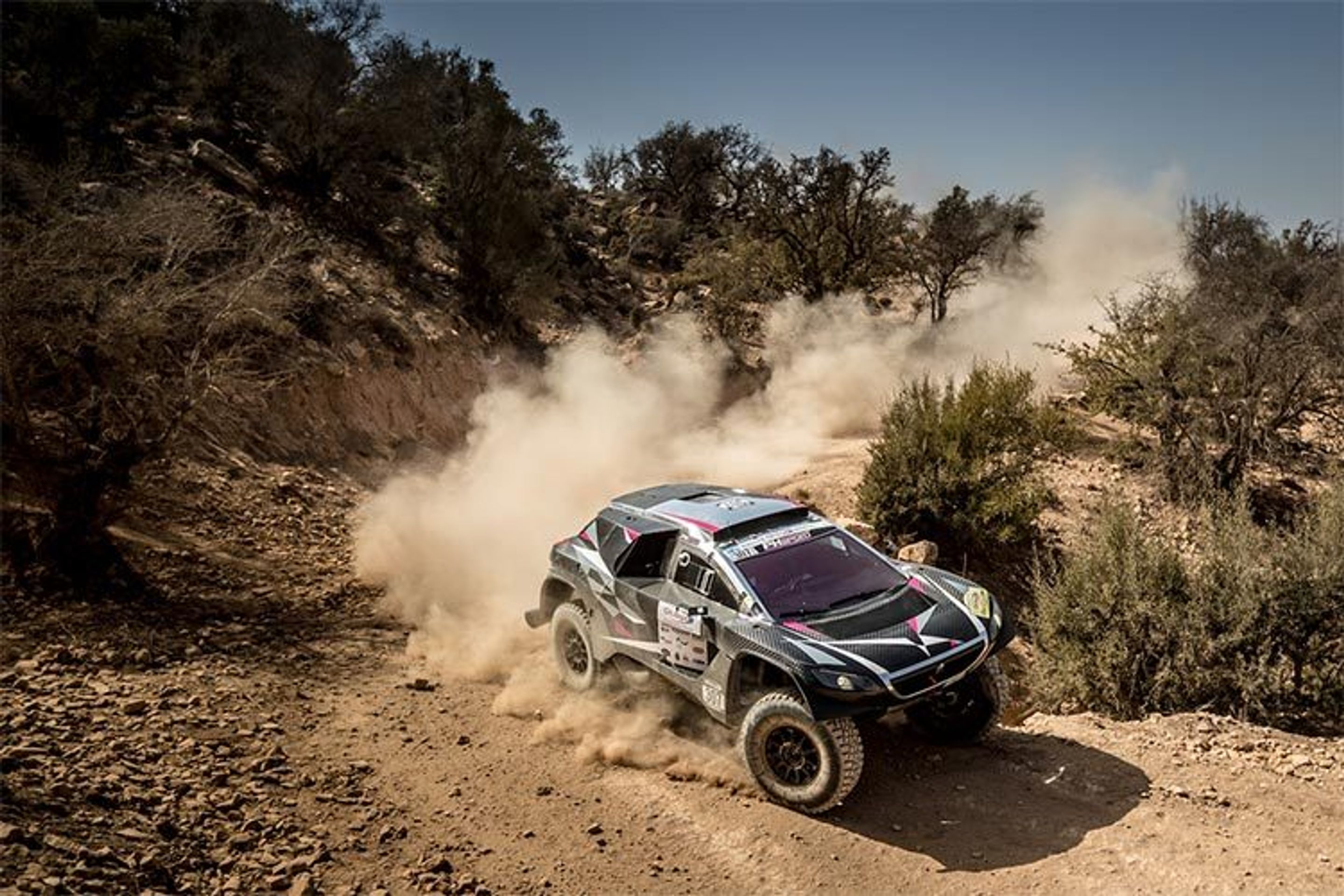 Peugeot - 12 - FOTOGALERIE: Peugeot končí s Dakarem (5/8)