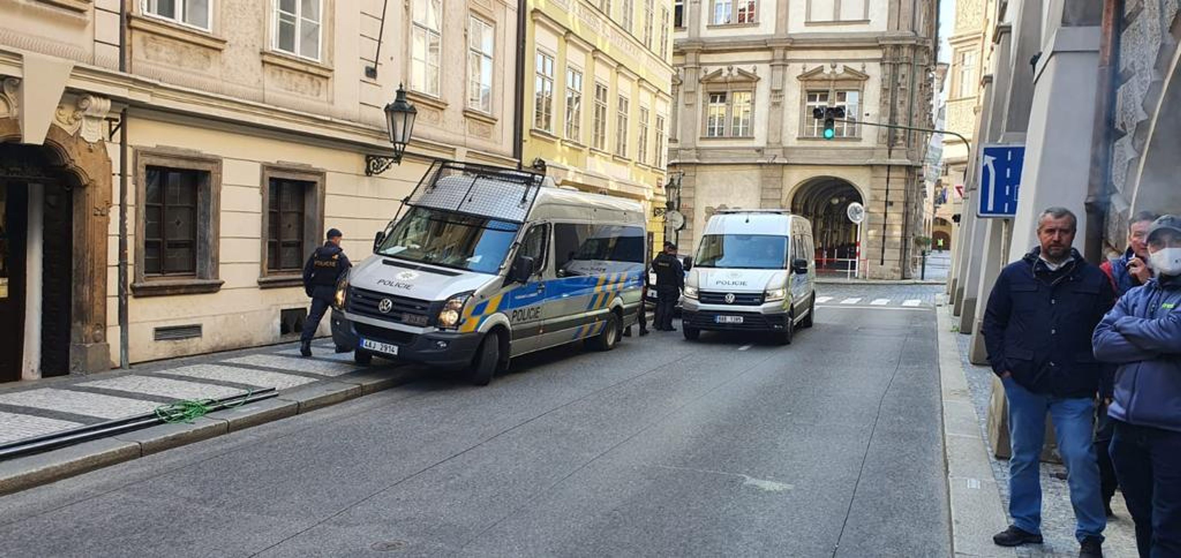 Blokáda prostranství před sněmovnou - 2 - GALERIE: Blokáda prostranství před sněmovnou (2/15)