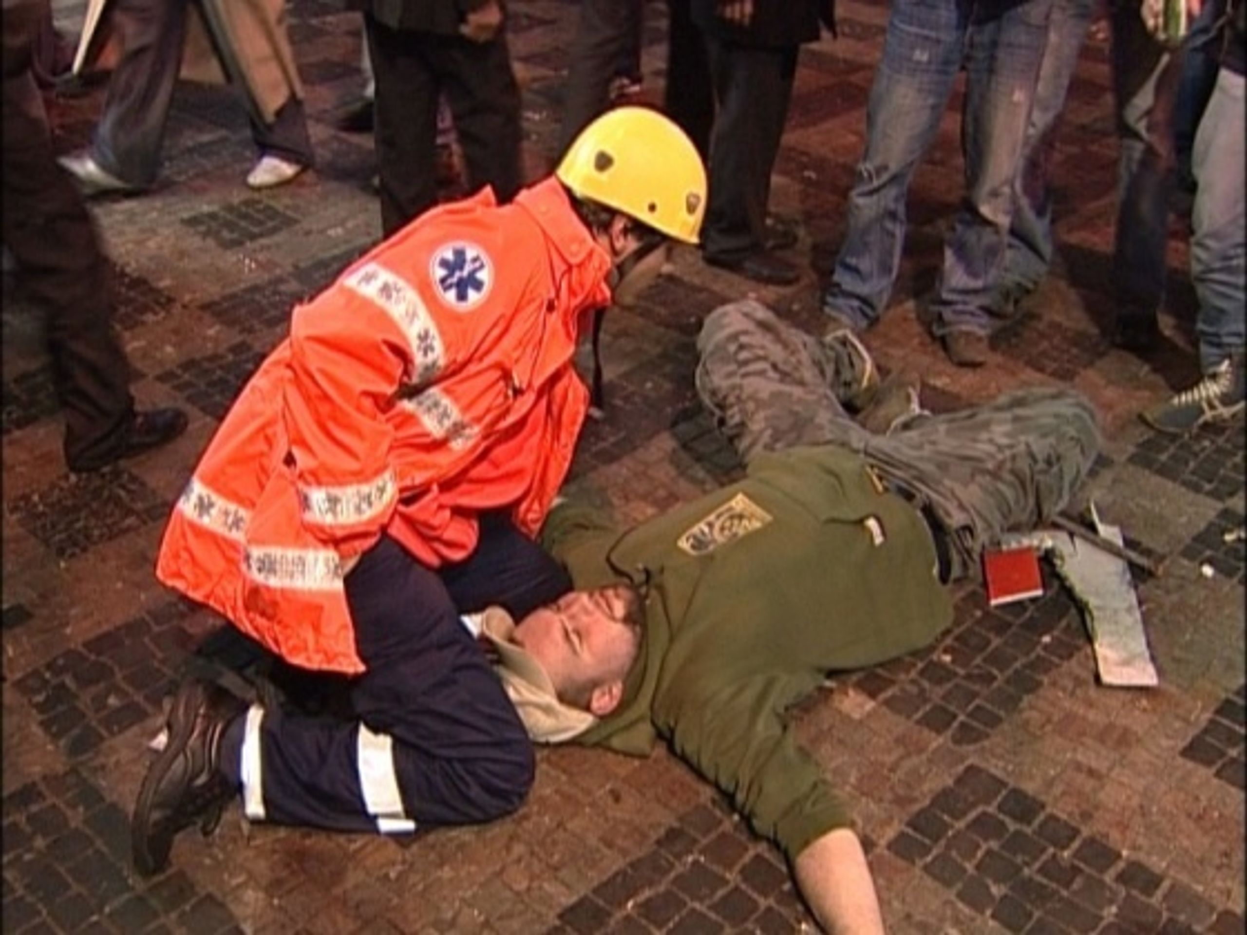 Obět silvestrovského rozmaru - Pražští záchranáři zažili noc hrůzy (2/5)