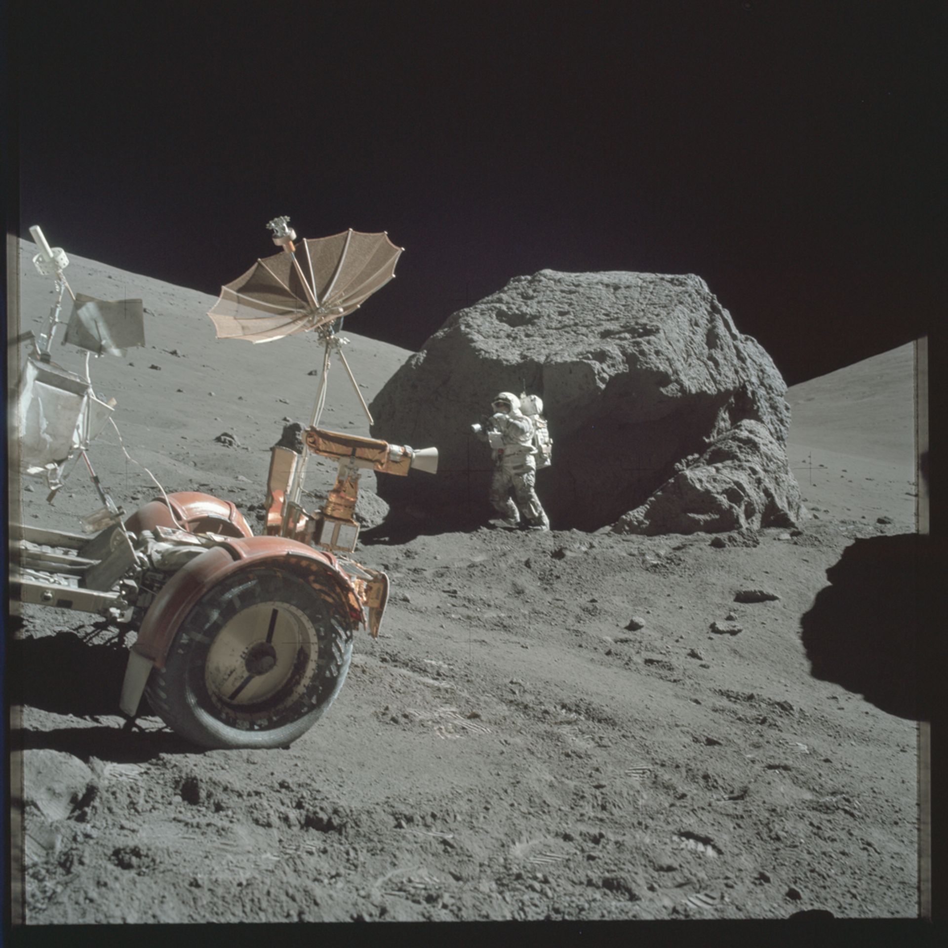 NASA - fotky z Měsíce - GALERIE: NASA odtajnila 8400 snímků z misí Apollo na Měsíc (10/10)