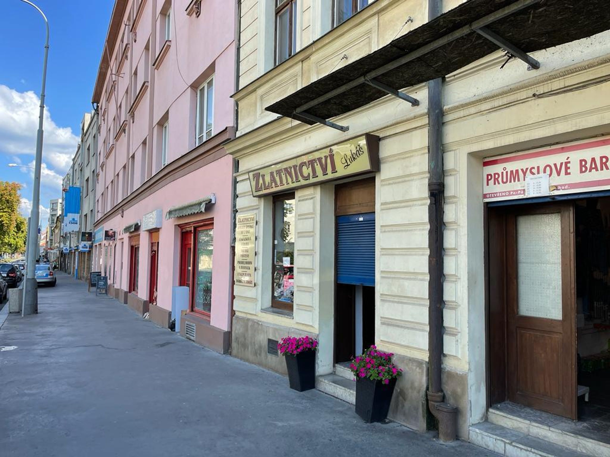 Loupežné přepadení zlatnictví v Praze (8) - Ozbrojený muž přepadl pražské zlatnictví (9/10)