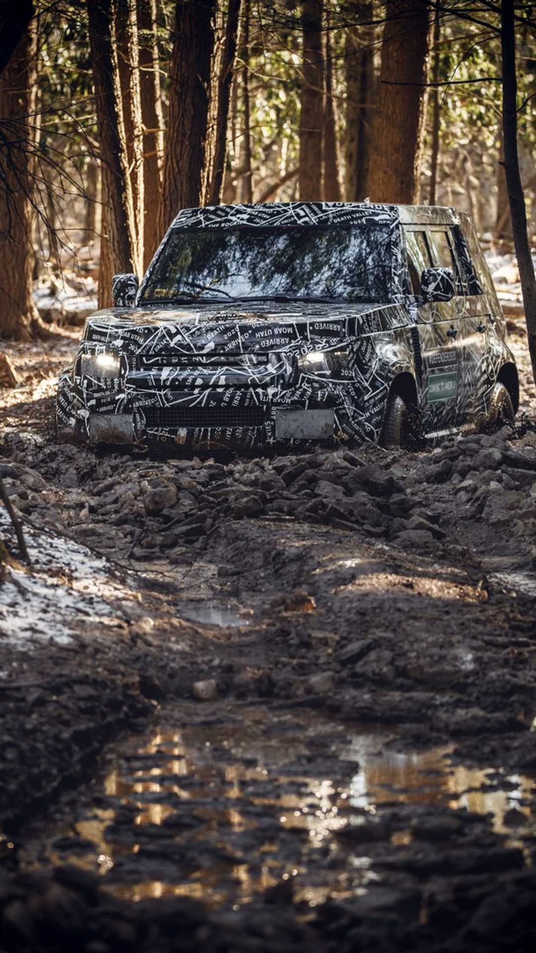 Maskovaný Land Rover Defender - 28 - Fotogalerie: Prototypy už absolvují tvrdé testy (8/13)
