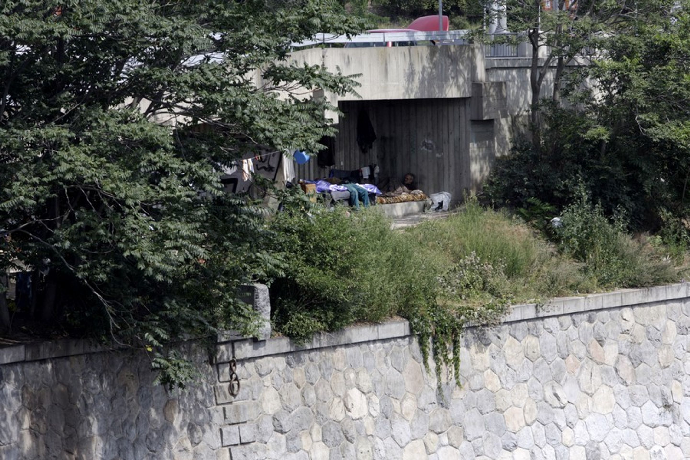 Bezdomovecké bydlení pod pražským Hlávkovým mostem-38 - GALERIE: Bezdomovci (32/38)