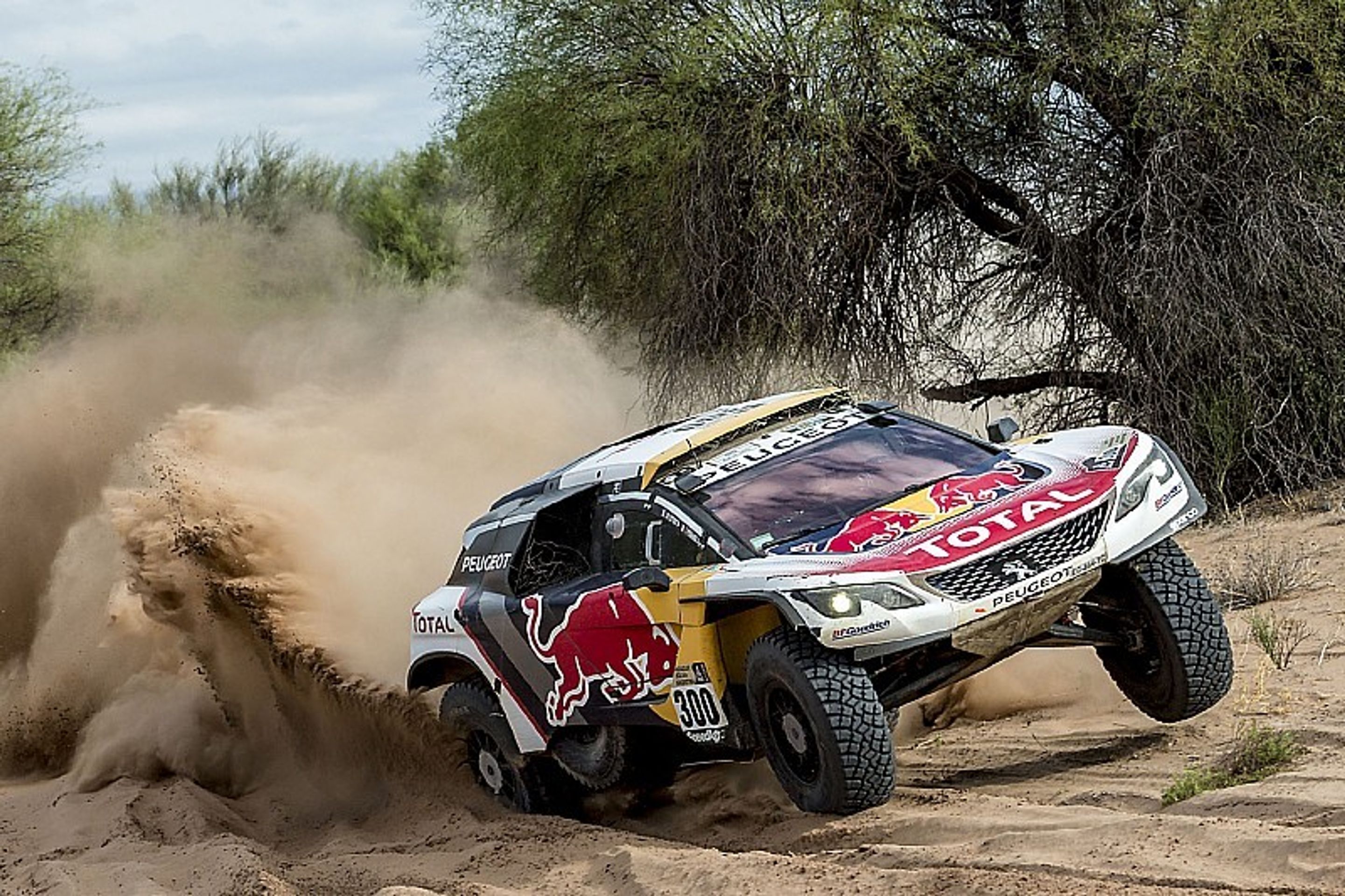 Peugeot - 11 - FOTOGALERIE: Peugeot končí s Dakarem (6/8)