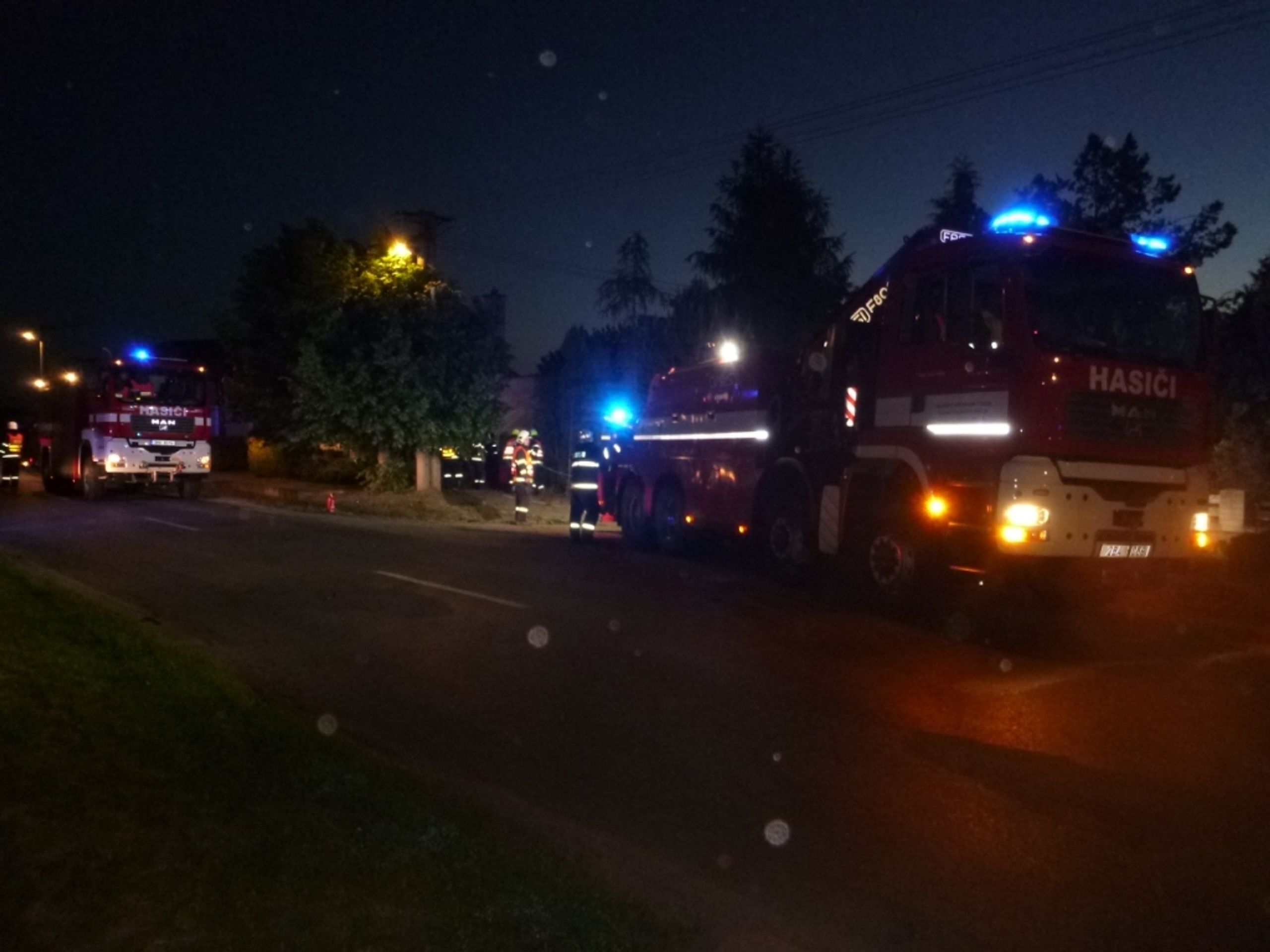 Auto se probouralo až do domu - 3 - GALERIE: Auto se probouralo až do ložnice (3/9)