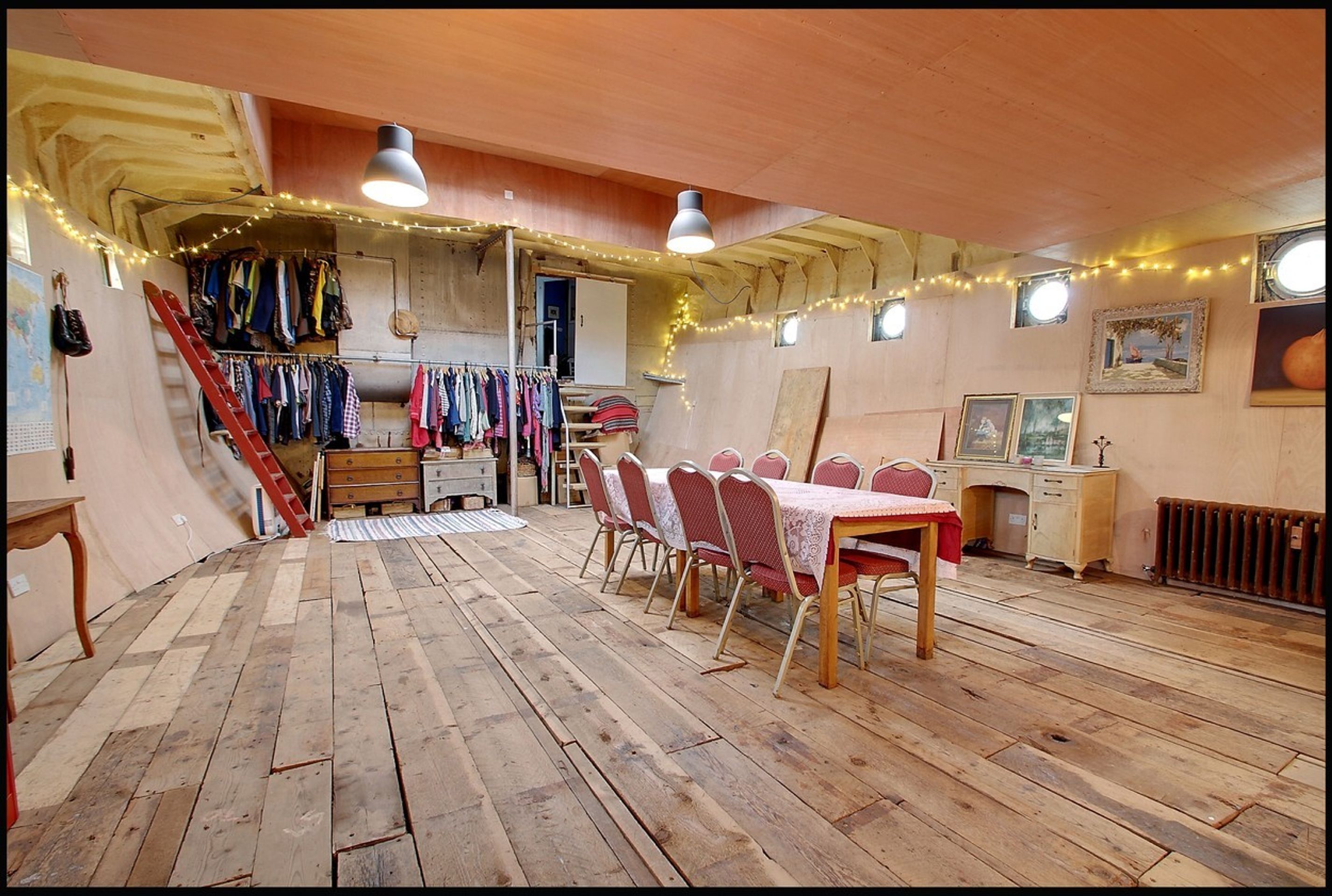Zrekonstruovaný starý hausbót - 1 - GALERIE: Zrekonstruovaný starý hausbót (3/7)