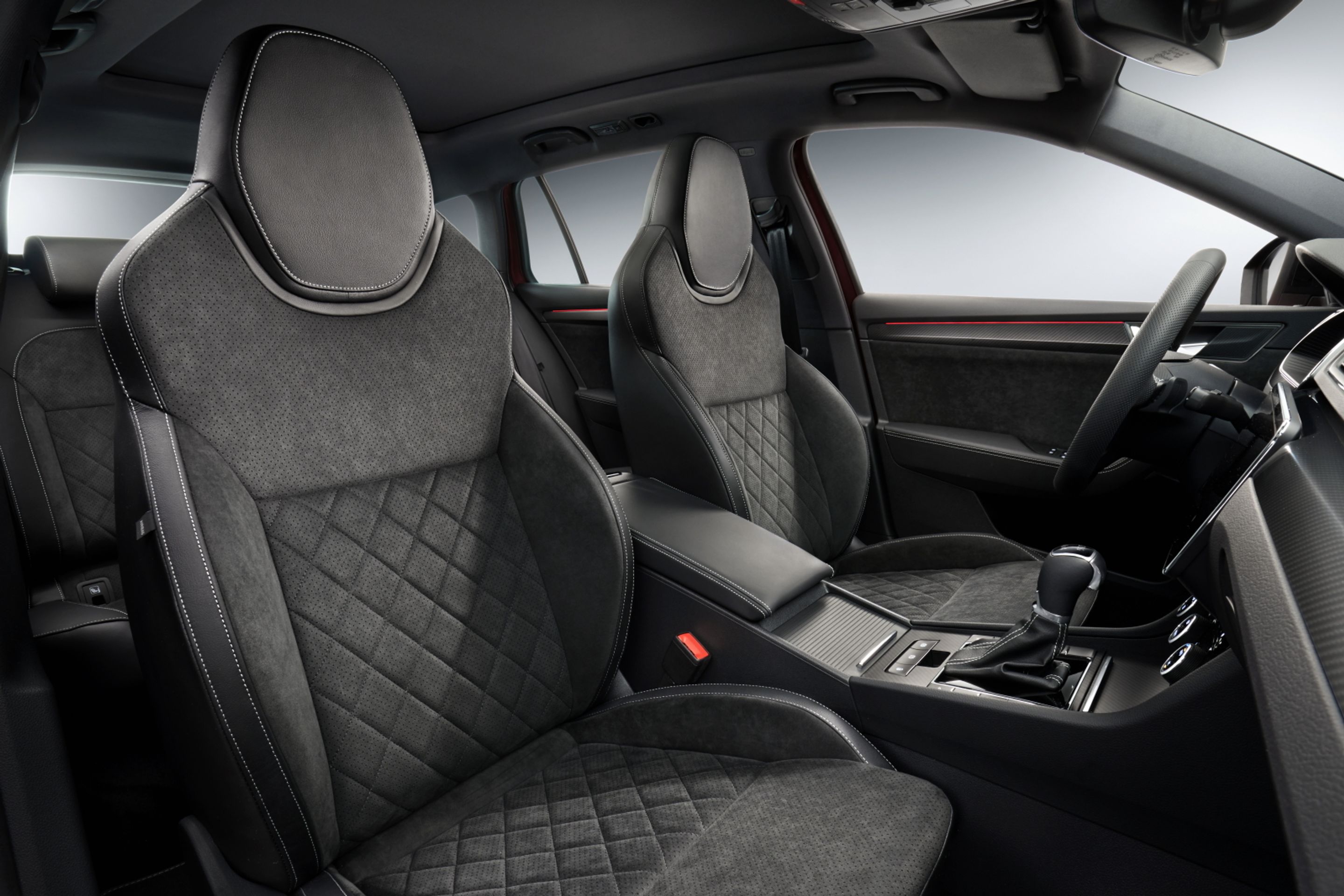 Škoda Superb Sportline - 3 - Fotogalerie: Modernizovaná Škoda Superb (22/25)