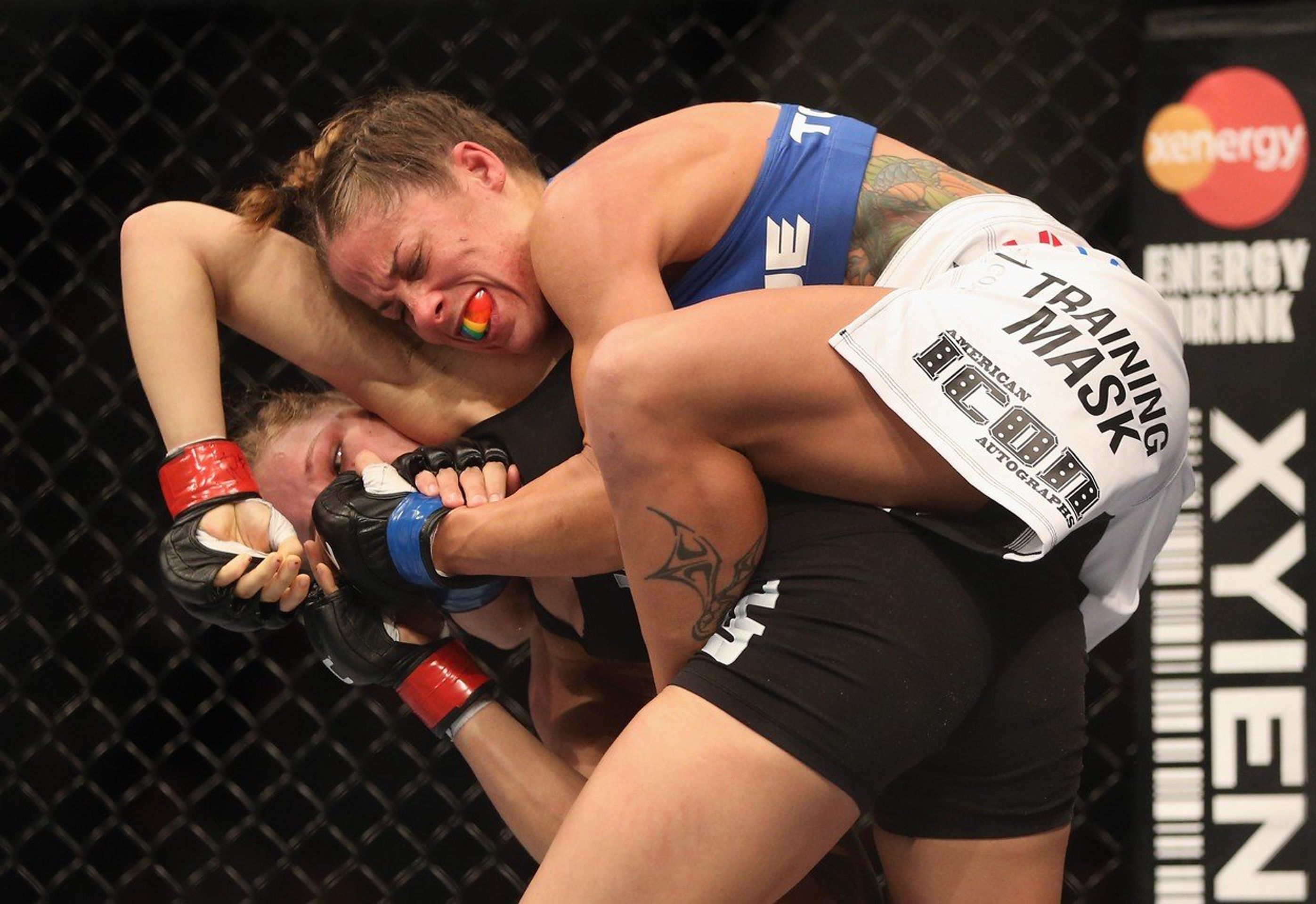 Liz Carmouche v souboji s Rondou Rousey - GALERIE: Liz Carmouche se utká s Lucií Pudilovou v UFC (2/4)