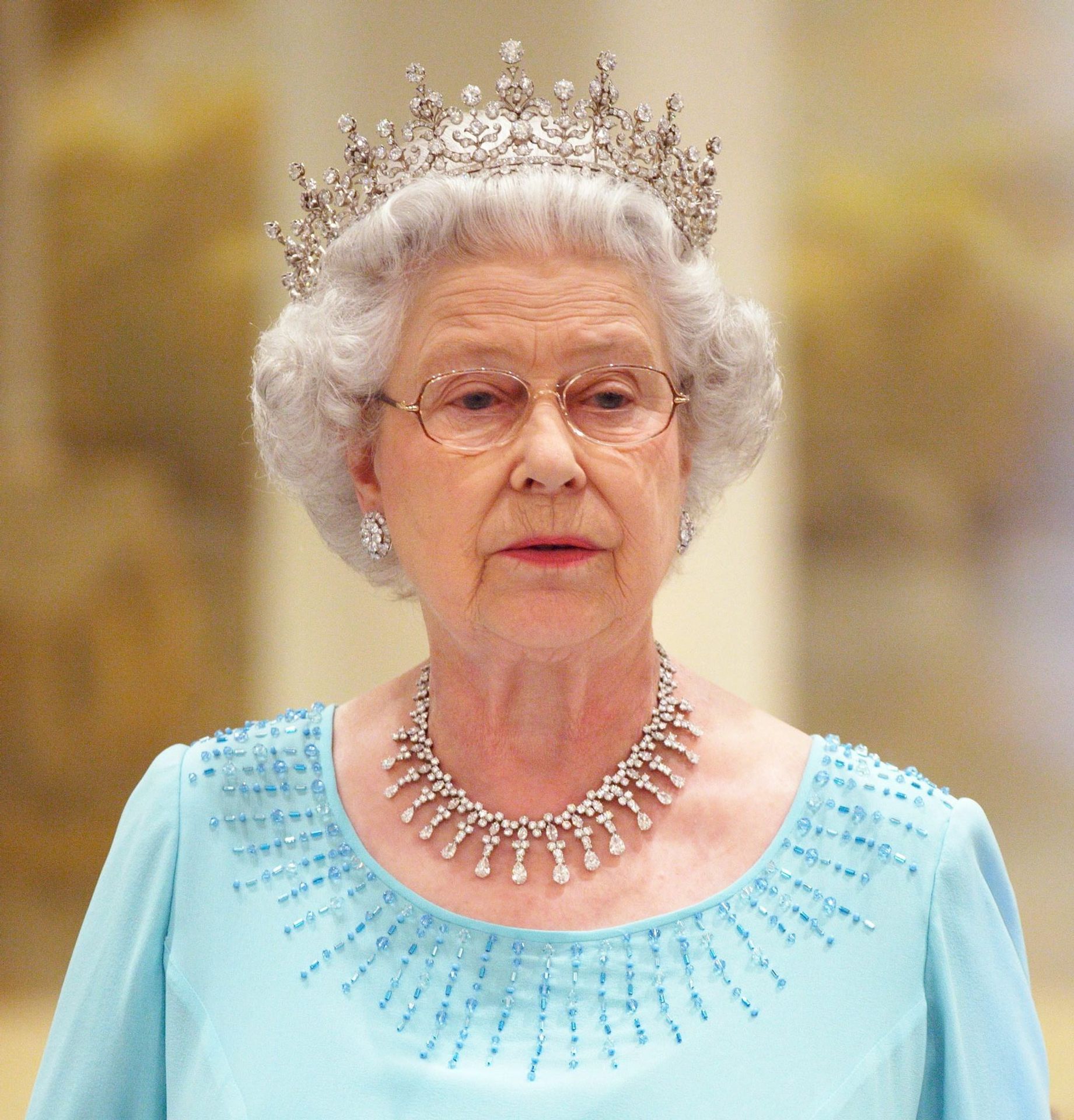 Britská královna Alžběta II. - 15 - GALERIE: Elegantní dáma i babča v šátku, to jsou proměny královny Alžběty II. (1/15)
