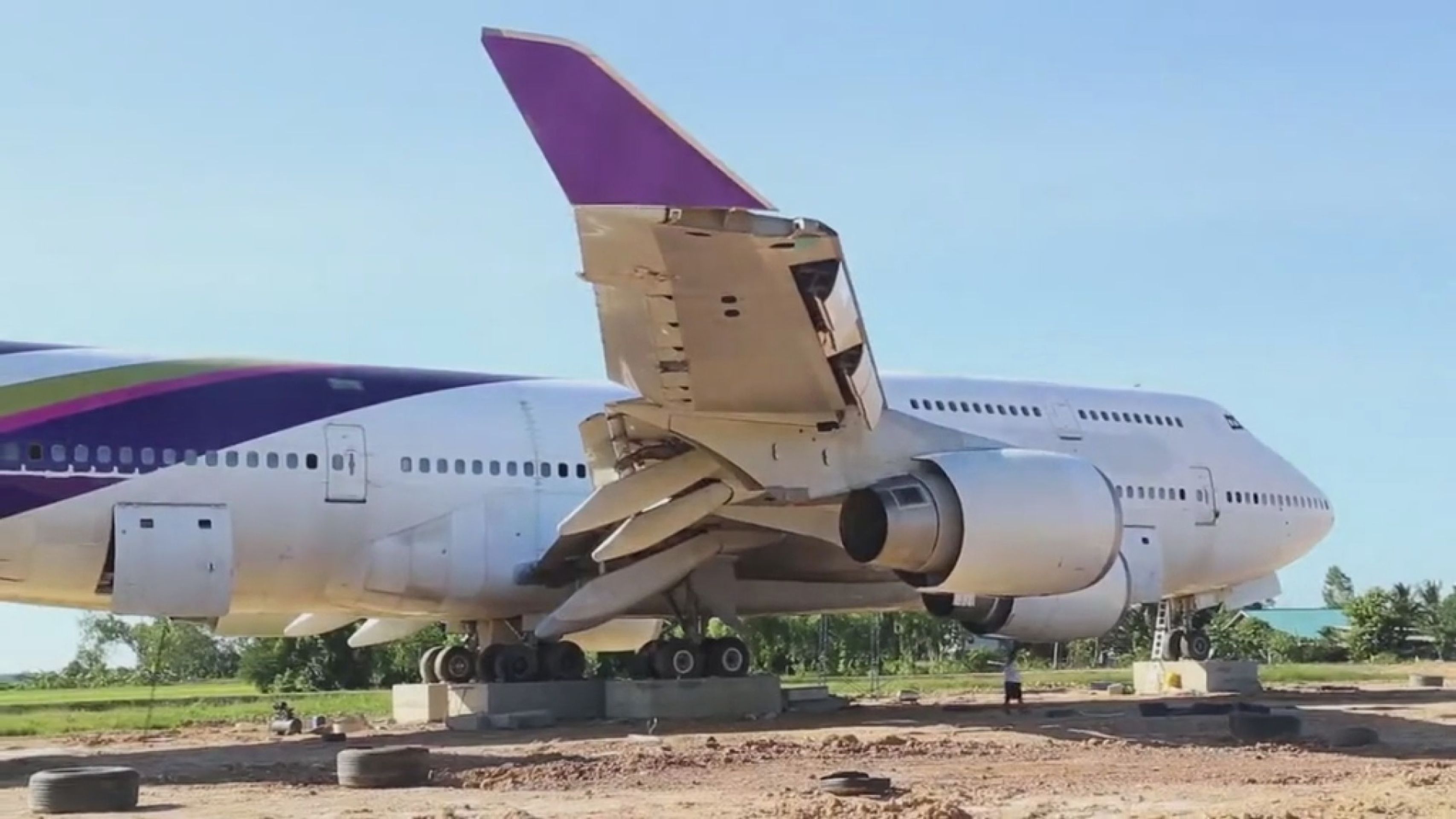 Boeing 747 na zahradě - 1 - GALERIE: Boeing na zahradě (8/8)