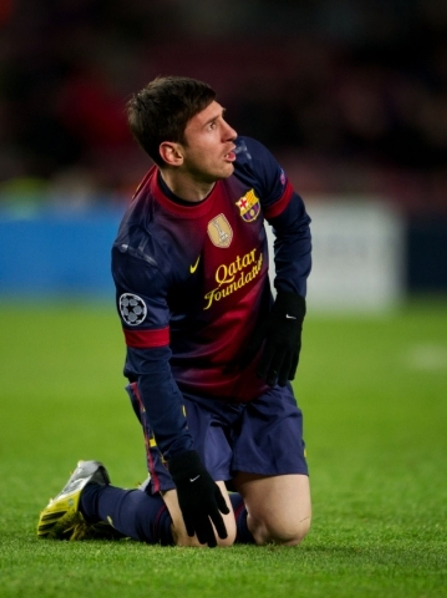 Messi se zranil v LM - 11 - GALERIE: Messi se zranil v Lize mistrů (4/13)