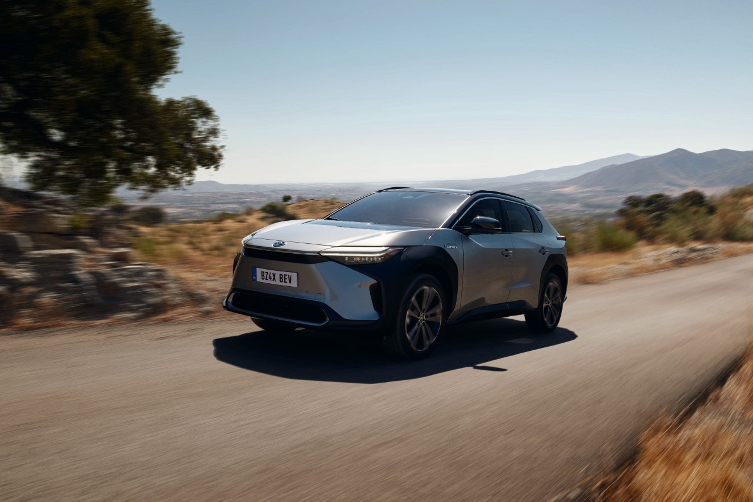 Elektromobil Toyota bZ4X - Toyota ukázala svůj první elektromobil. SUV s divným názvem bZ4X (2/15)