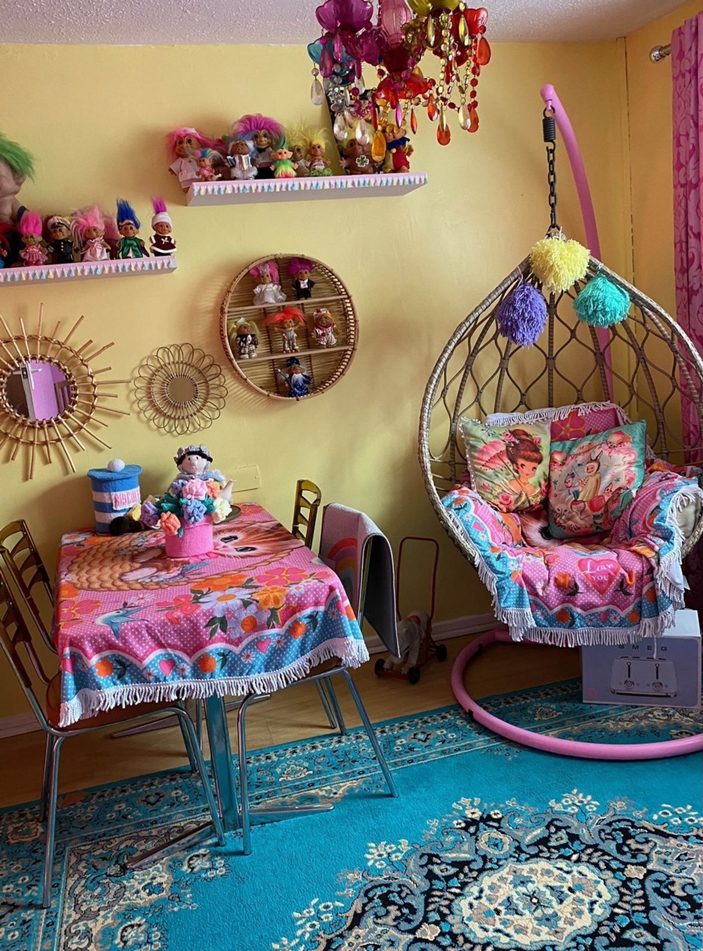 Žena si pořídila růžovou kuchyň ve stylu oblíbené panenky Barbie - 4 - GALERIE: Žena si pořídila růžovou kuchyň ve stylu oblíbené panenky Barbie (4/8)