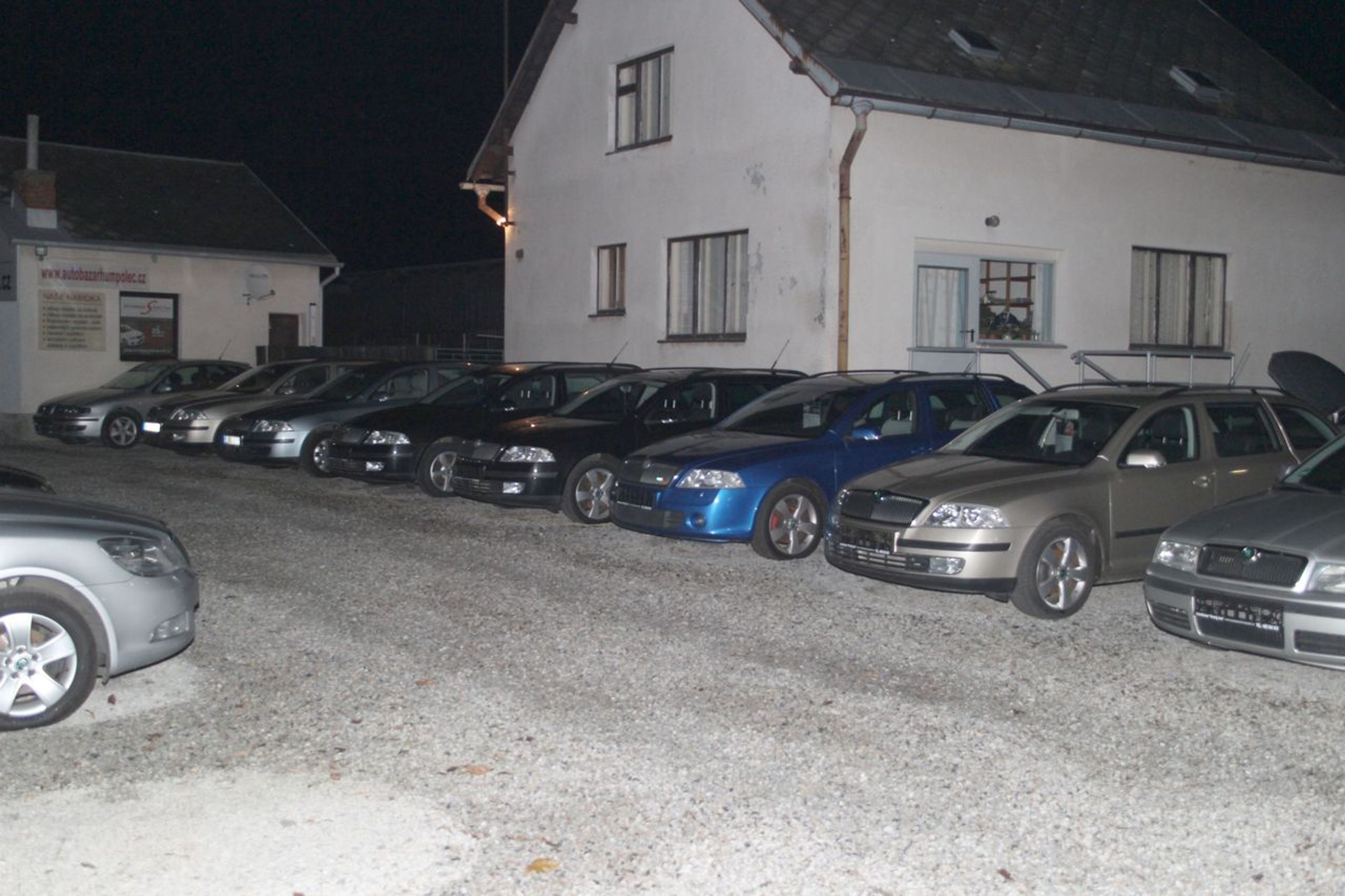Požár autobazaru v Humpolci - 2 - GALERIE: Požár autobazaru v Humpolci (3/4)