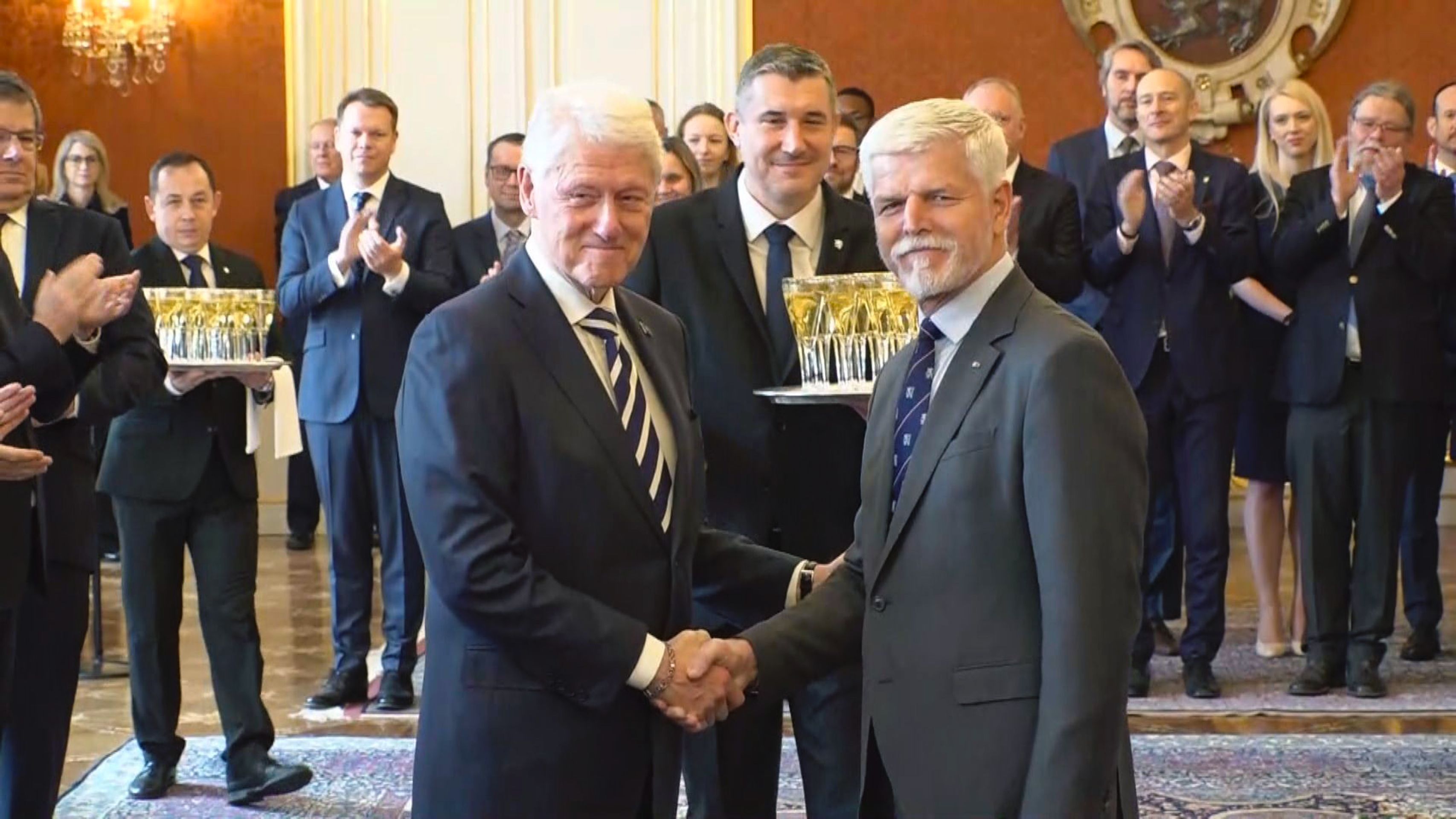 Bill Clinton a Petr Pavel - Bill Clinton v Praze (5/9)