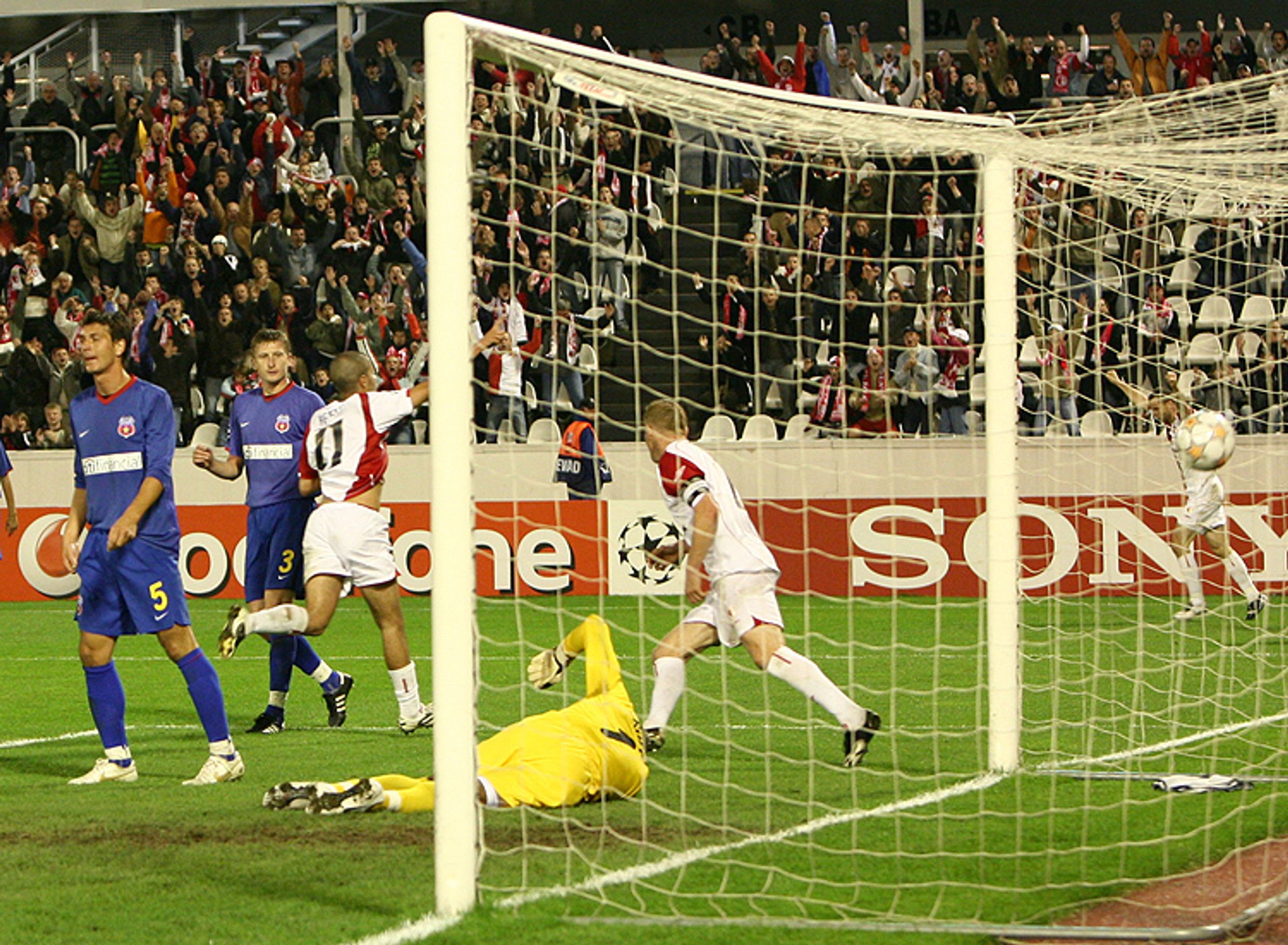 Tento gól Francouze Belaida rozhodl o tom, že Slavia porazila v Lize mistrů Steau Bukurešť 2:1. - Slavia má za sebou úvod snů, Ligu mistrů zahájila výhrou (8/12)
