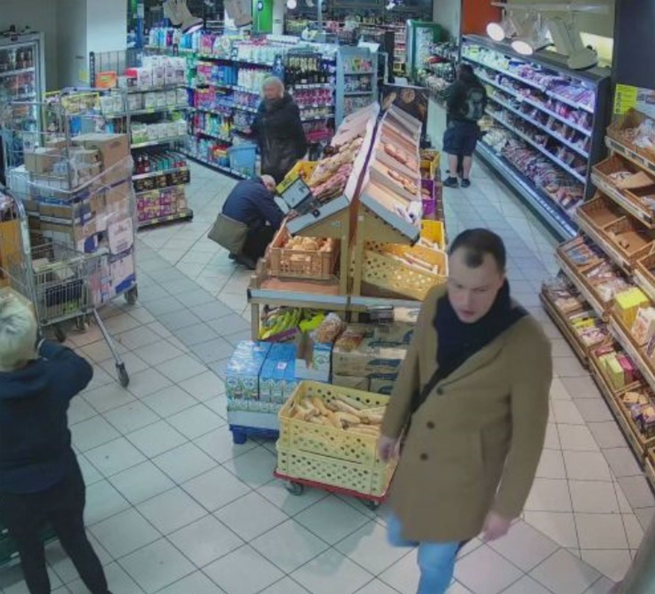 Pátrání po muži, který se obnažoval na veřejnosti - 5 - GALERIE: Pátrání po muži, který se obnažoval na veřejnosti (5/5)