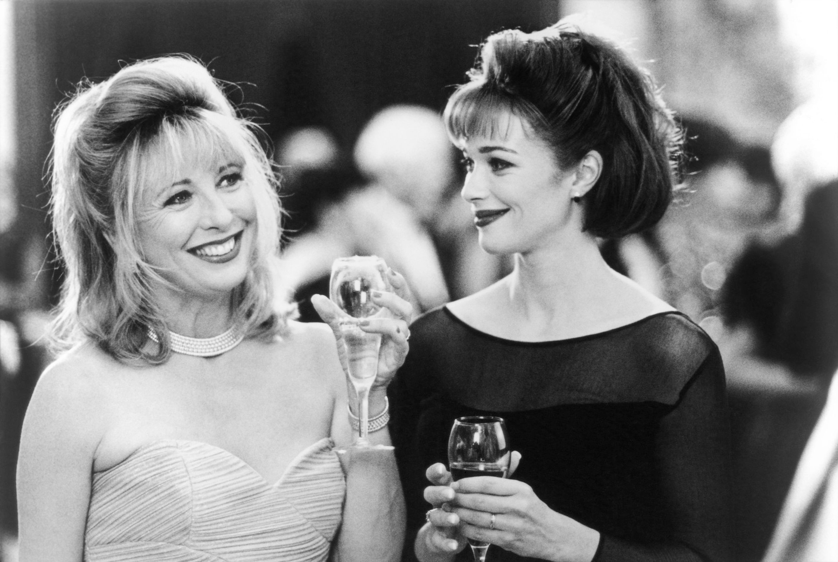 Teri Garrová a Lauren Holly ve filmu Blbý a blbější, 1994 - Teri Garrová (2/9)