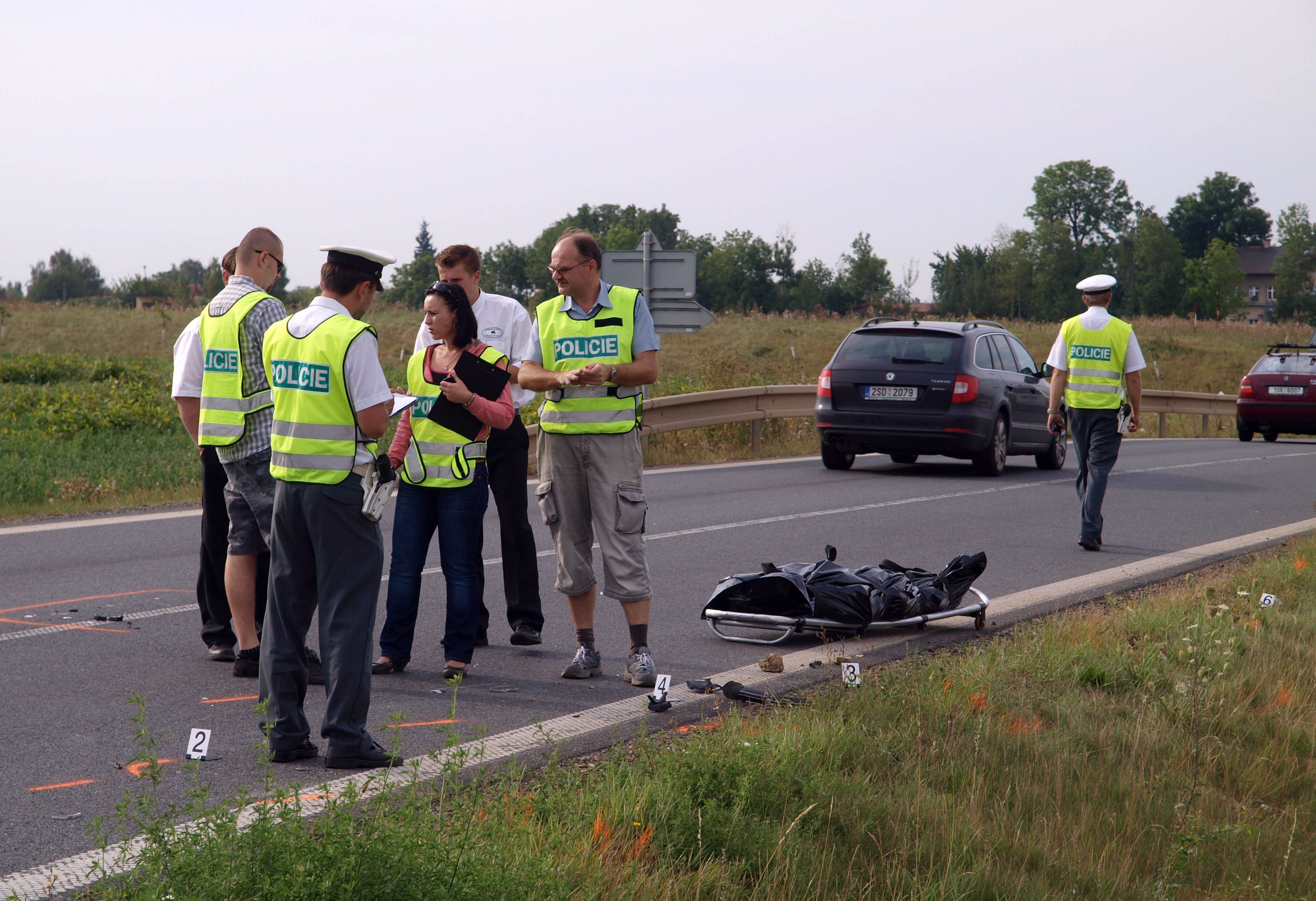 nehoda Jeneč Houstoň 2 - Tragická srážka cyklisty s osobním vozem (1/5)