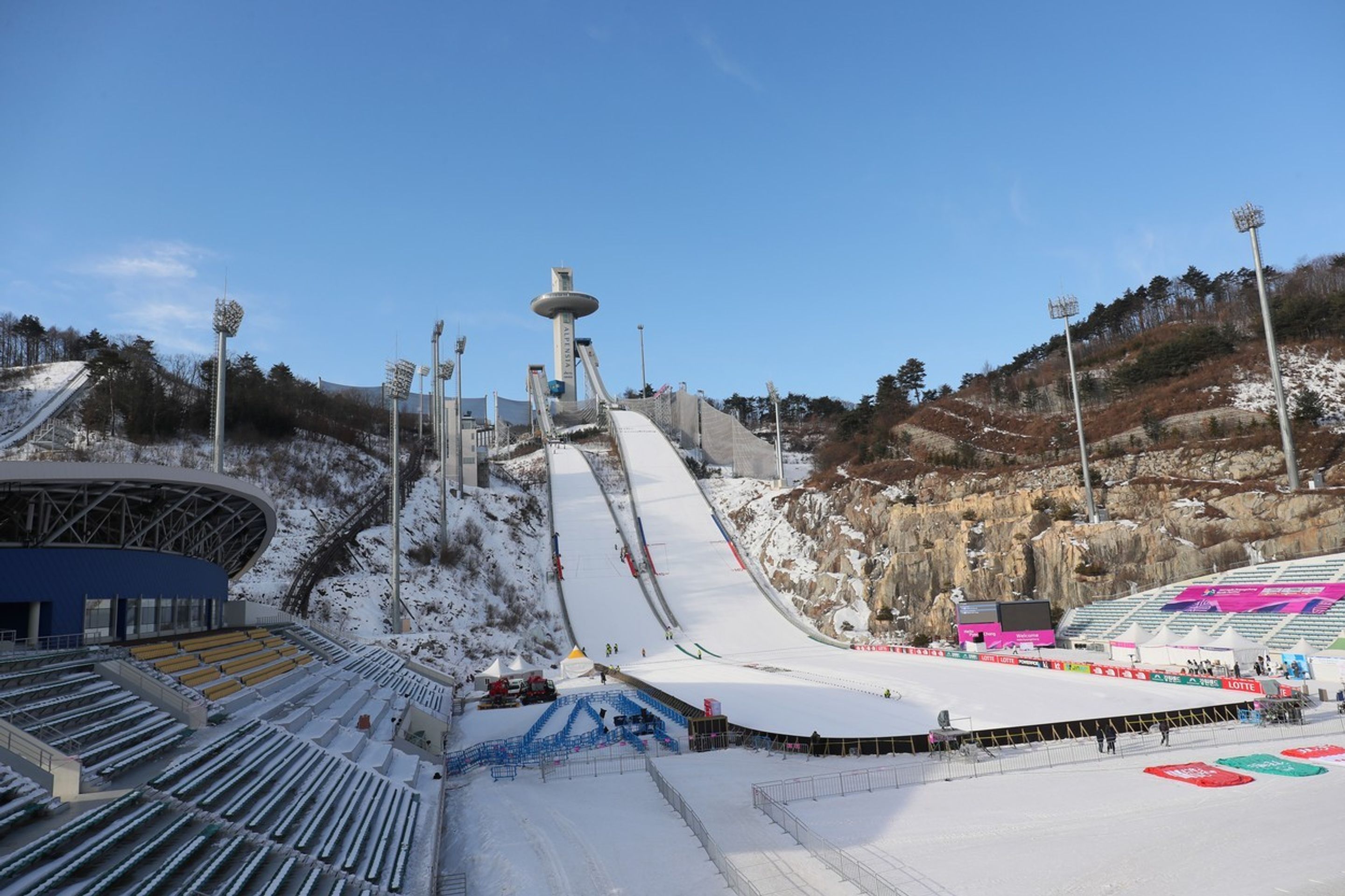 Fotbalový stadion v Jižní Koreji - 5 - GALERIE: Kuriózní fotbalový stadion (2/6)