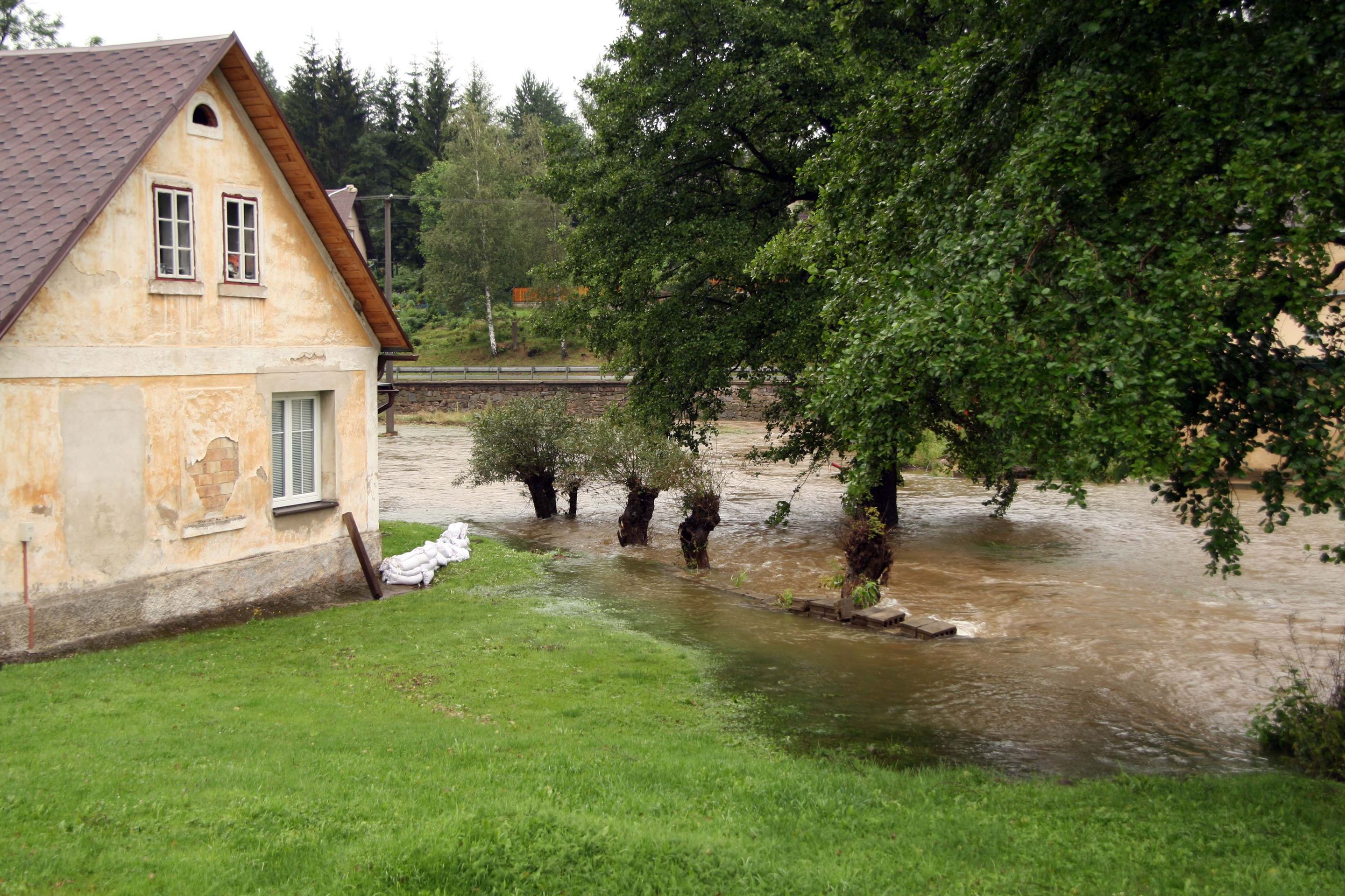 Povodně v Mníšku u Liberce - 21 - galerie: Mníšek u Liberce - záplavy (3/22)