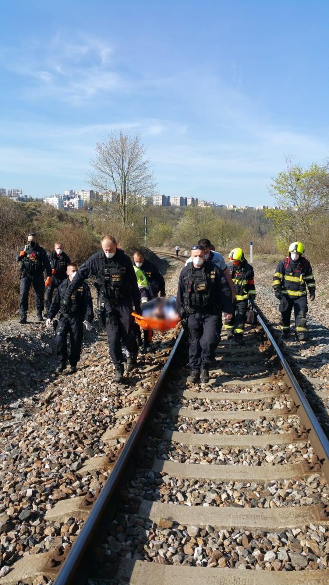 Na muže v oblasti Hlubočep spadl kus skály - 7 - GALERIE: V oblasti Hlubočep spadl na muže kus skály (2/8)