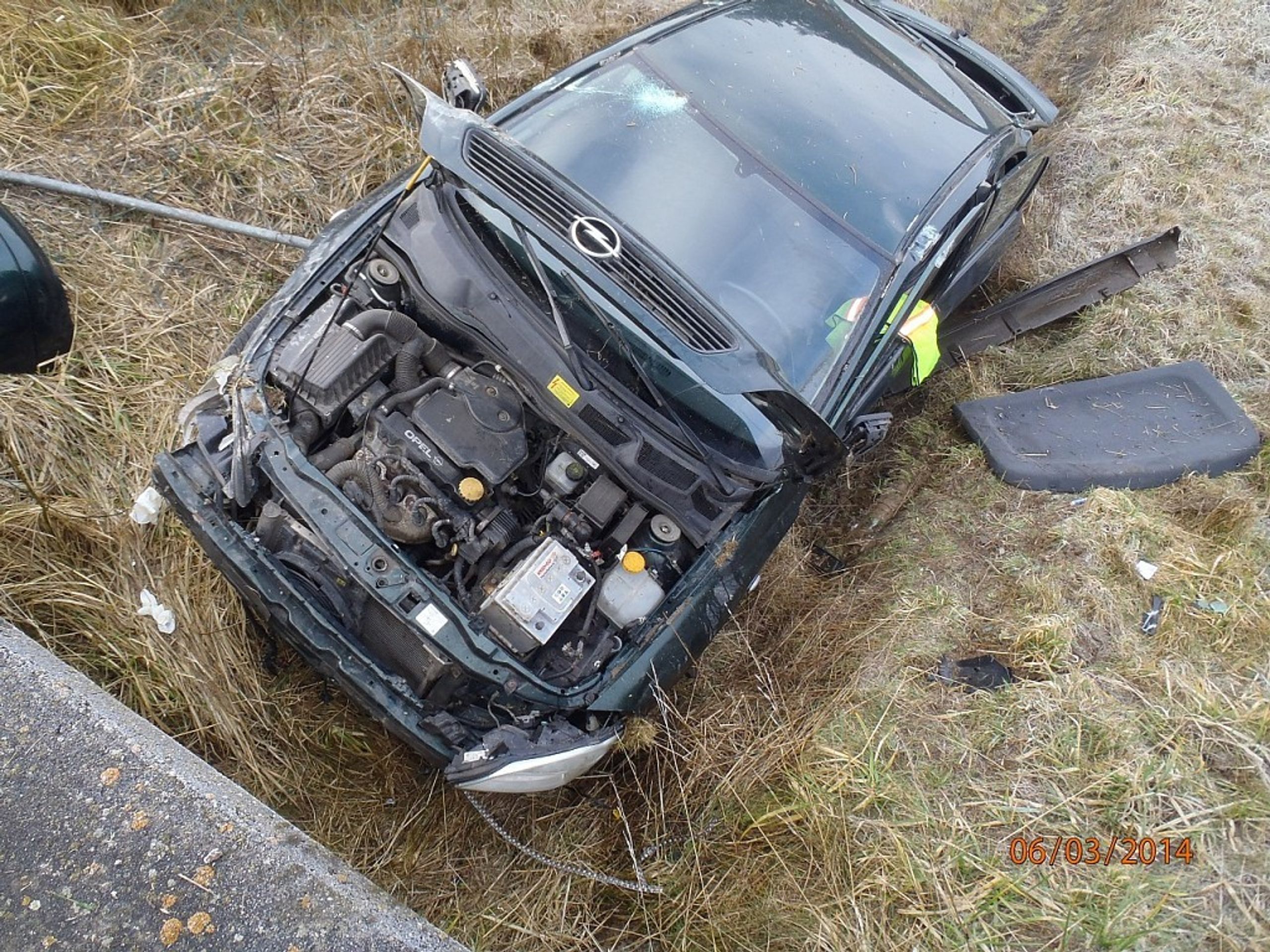 Nehoda auta mezi Tachovem a Malovicemi - 2 - GALERIE: Nehoda auta mezi Tachovem a Malovicemi (1/3)