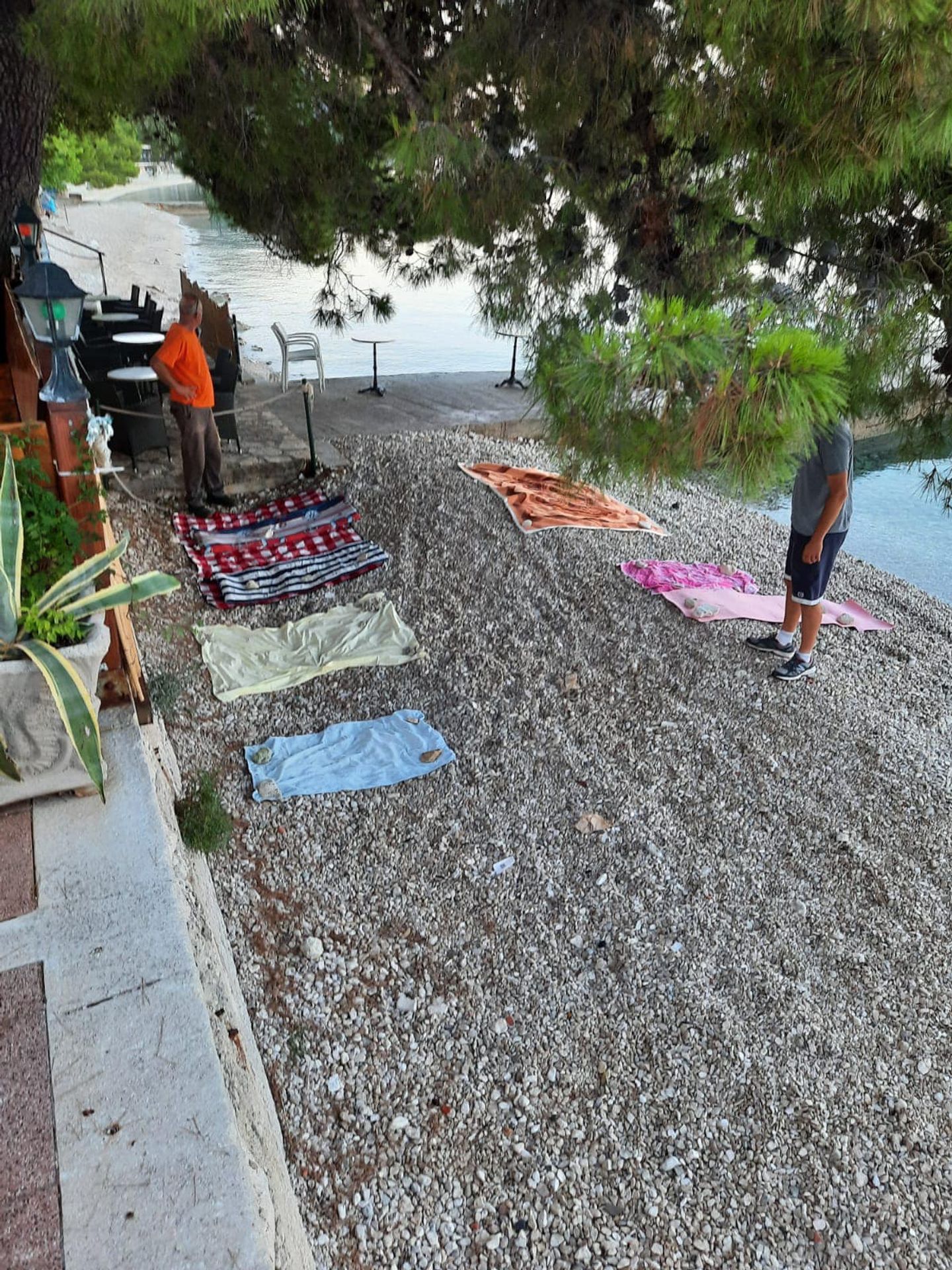 Likvidace ručníků na pláži - Likvidace ručníků na pláži ve městě Gradac (3/5)