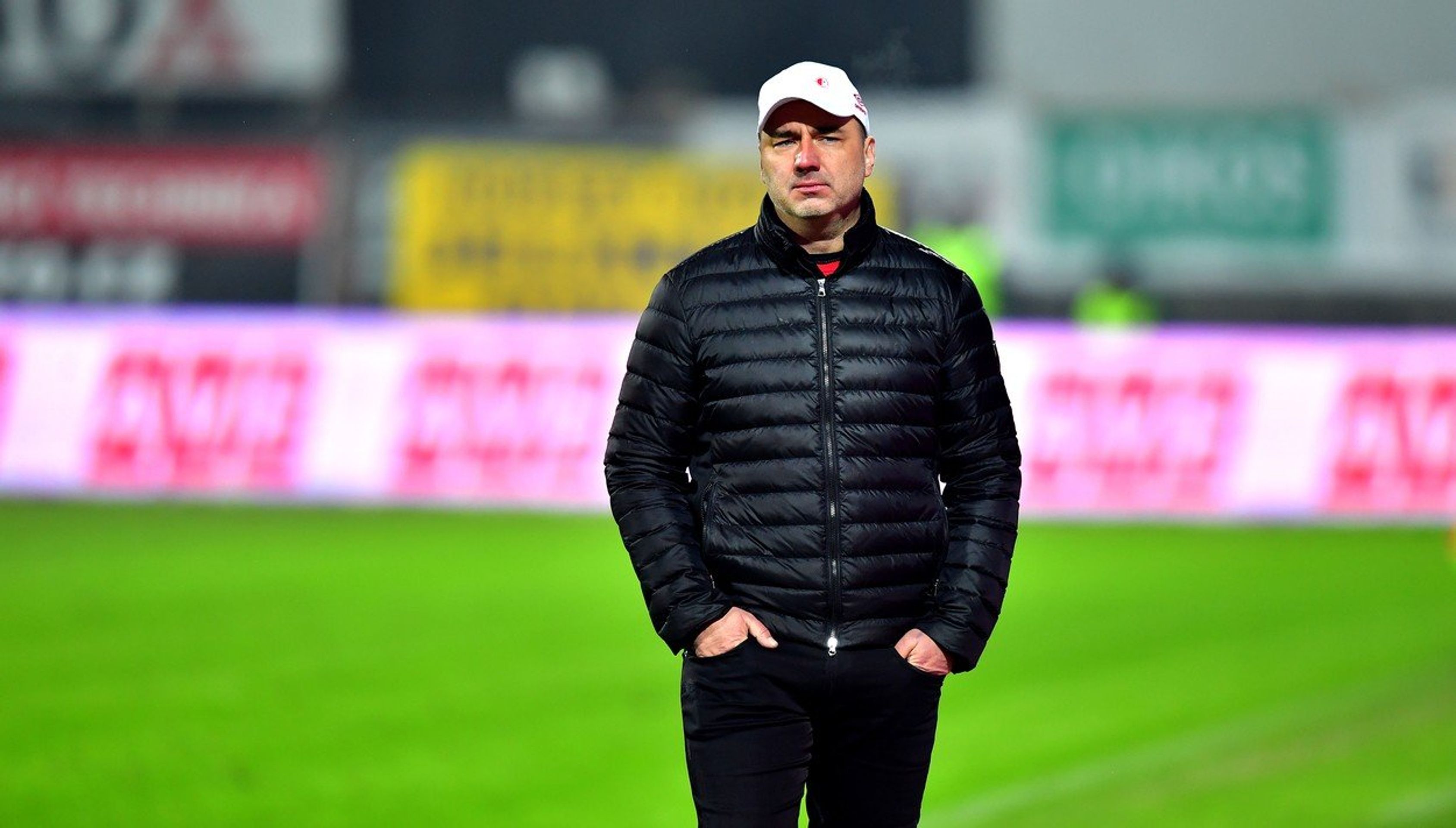 Jindřich Trpišovský - GALERIE: Trenér Slavie Praha se zranil a musel na operaci (3/5)