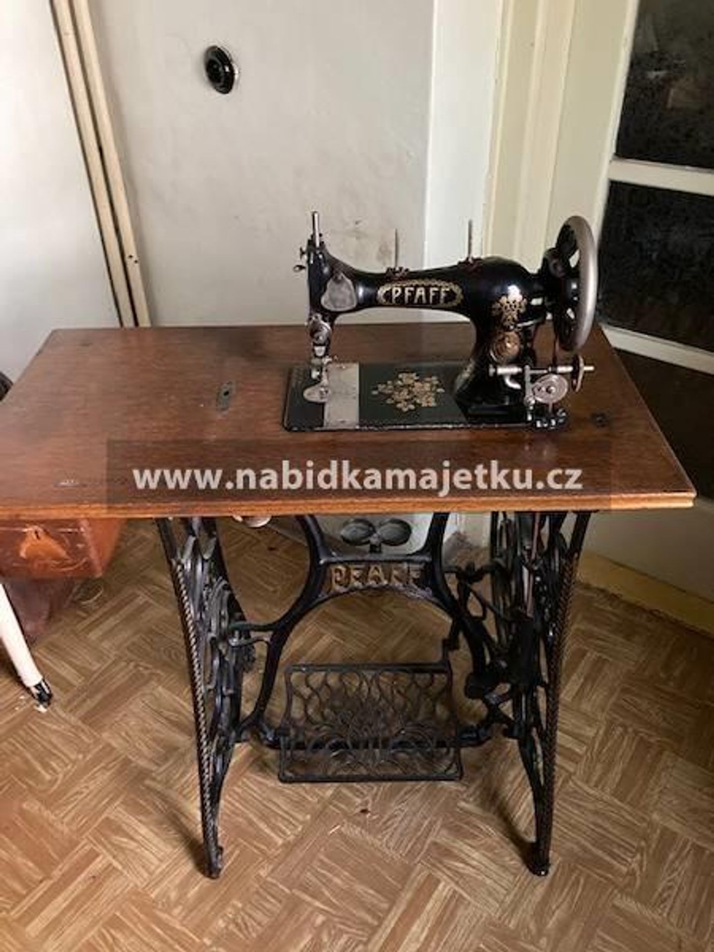 šicí stroj zn. PFAFF 3500 Kč 2 - Pianino, veterán, známky (4/11)