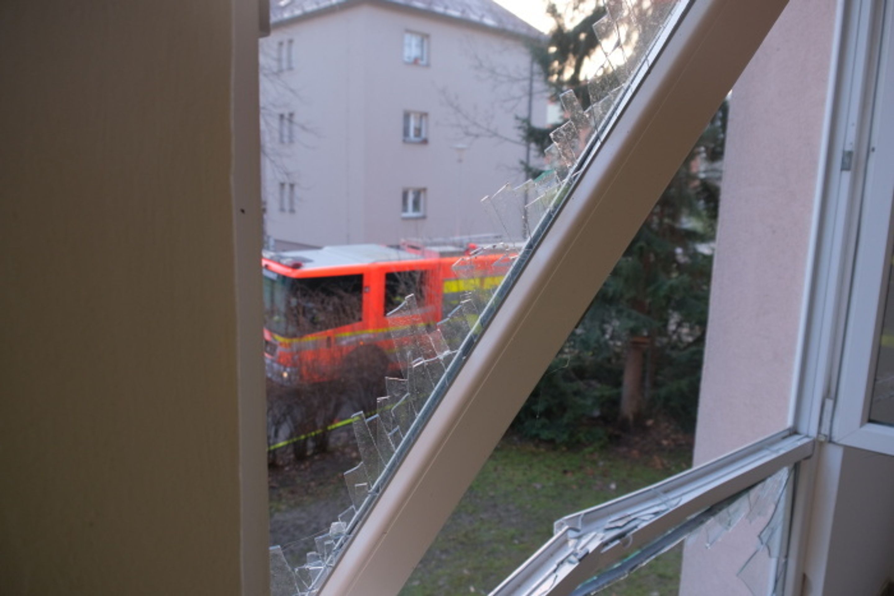Výbuch s požárem v Provaznické ulici v Ostravě-Hrabůvce - 2 - GALERIE: Výbuch s požárem v Provaznické ulici v Ostravě-Hrabůvce (2/8)