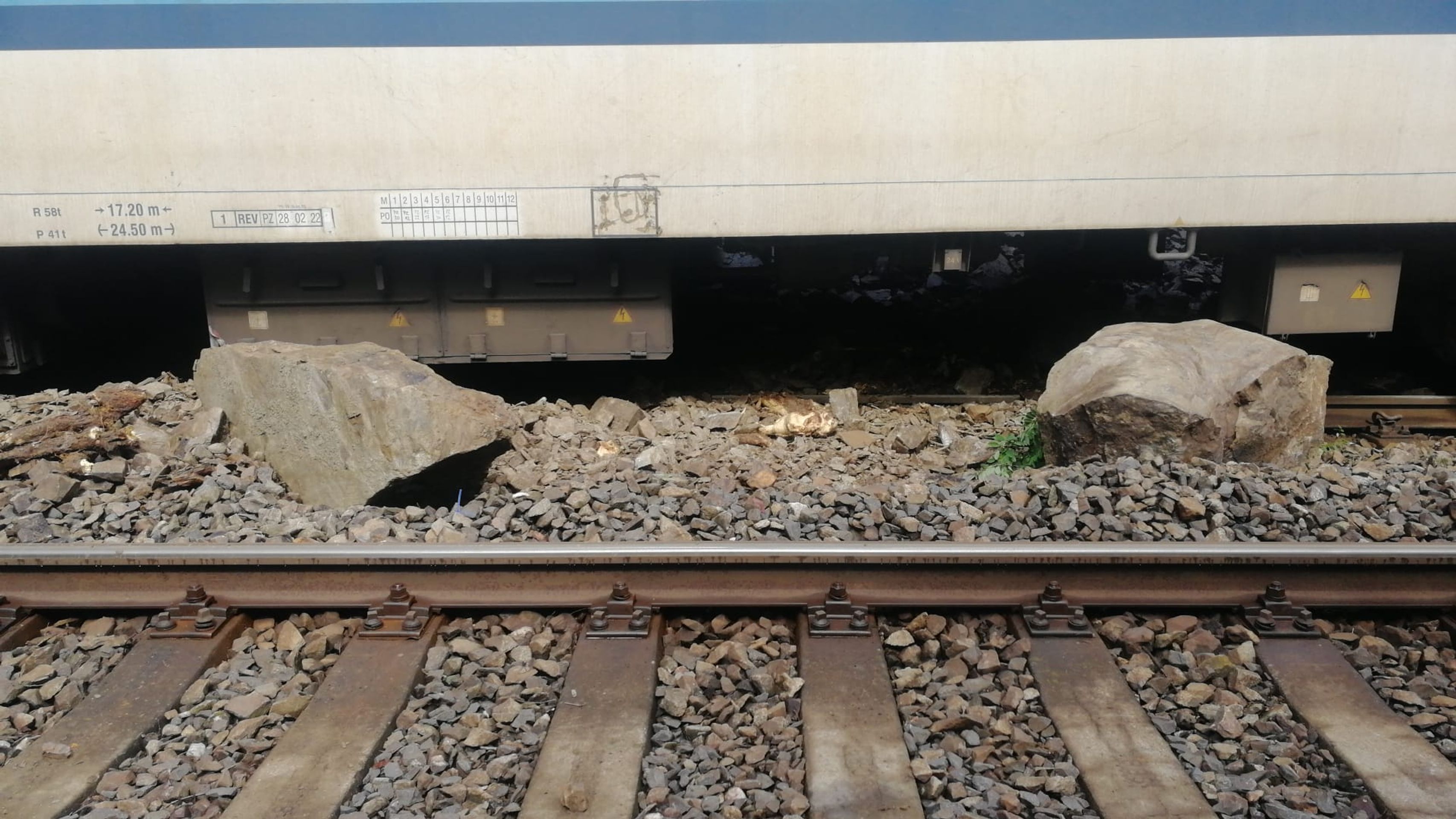 Vykolejení vlaku (2) - Vykolejení vlaku Karlštejn - Zadní Třebaň (2/7)